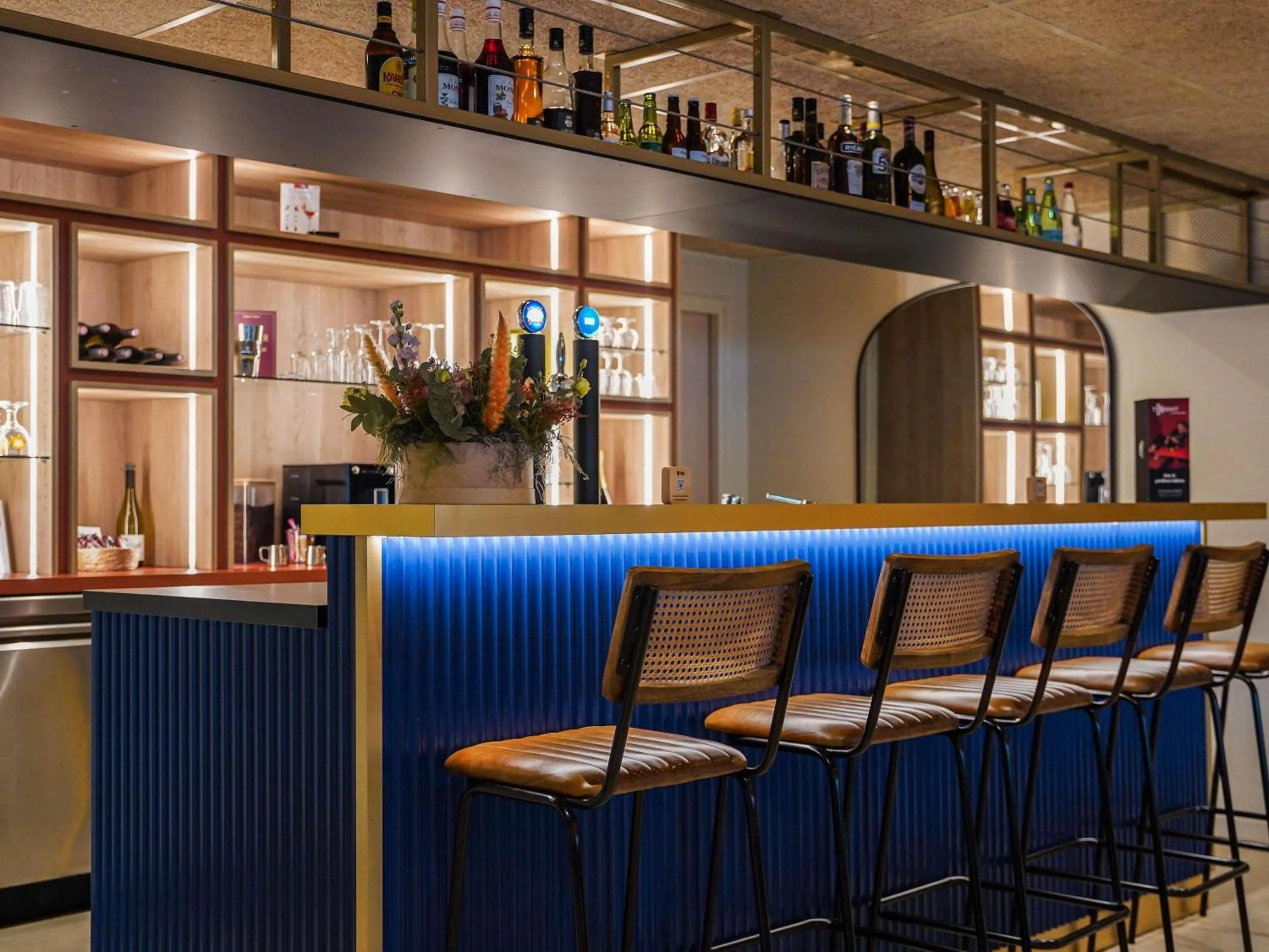 Lounge or bar in ibis Bayeux Port En Bessin