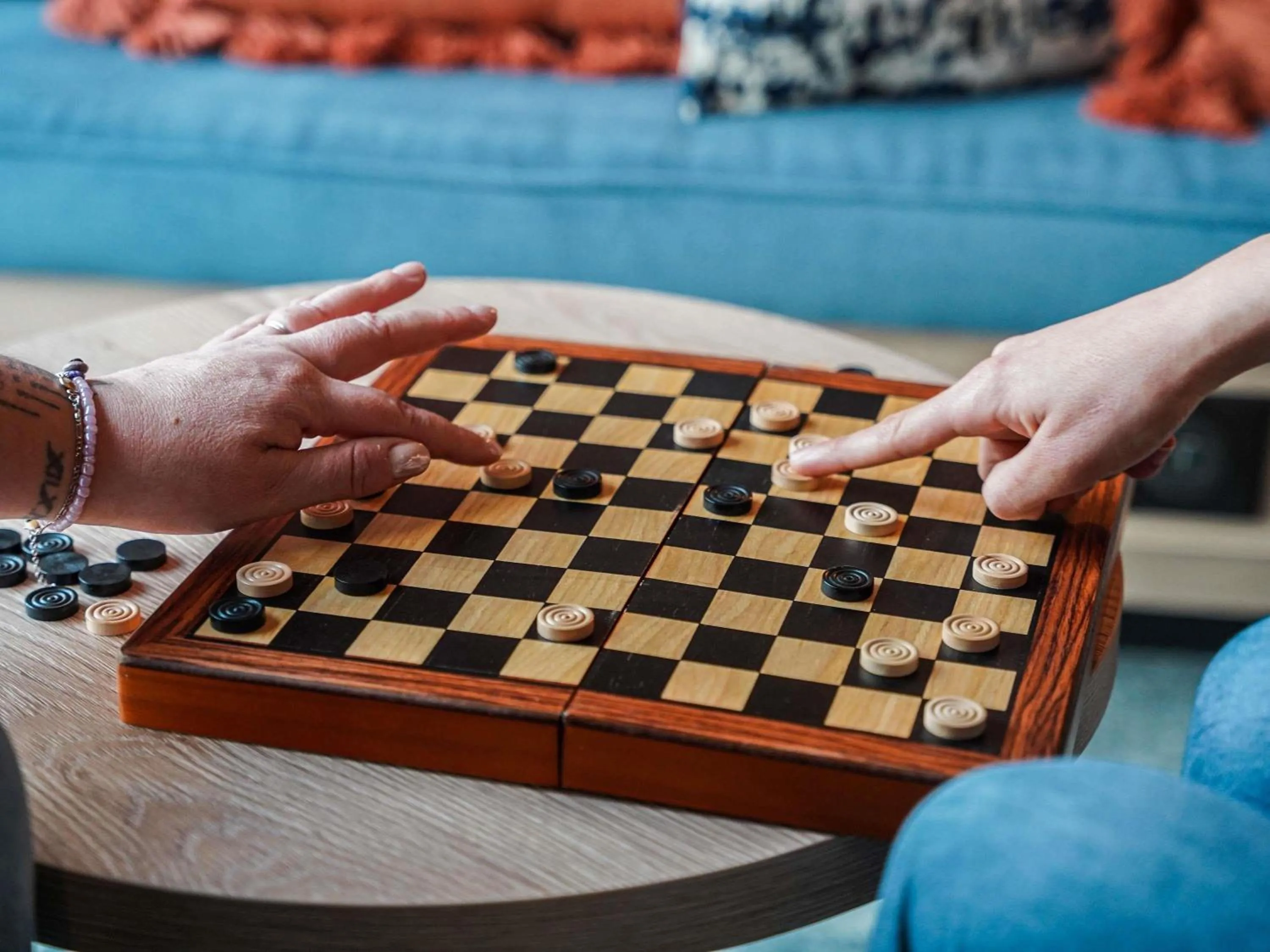 Lounge or bar in ibis Bayeux Port En Bessin