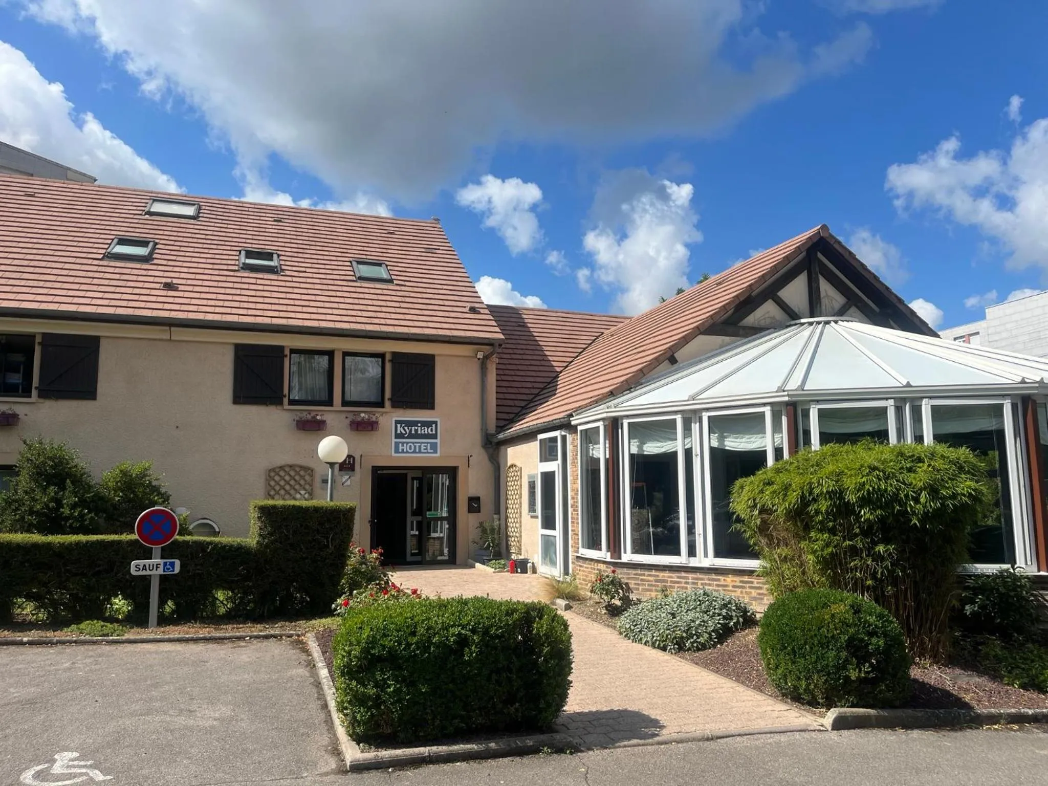 Property building in Kyriad Epernay