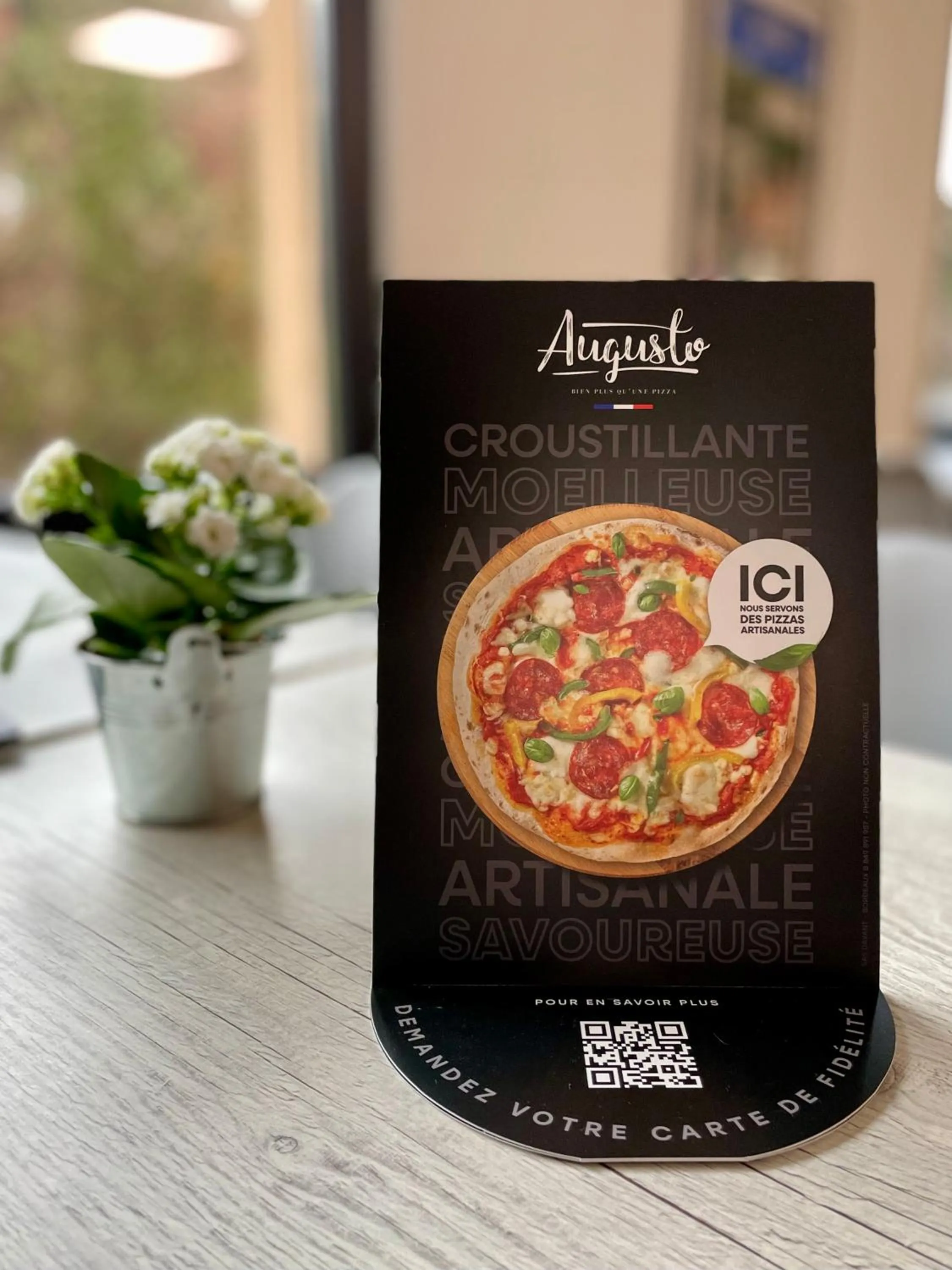 Lounge or bar in Kyriad Epernay