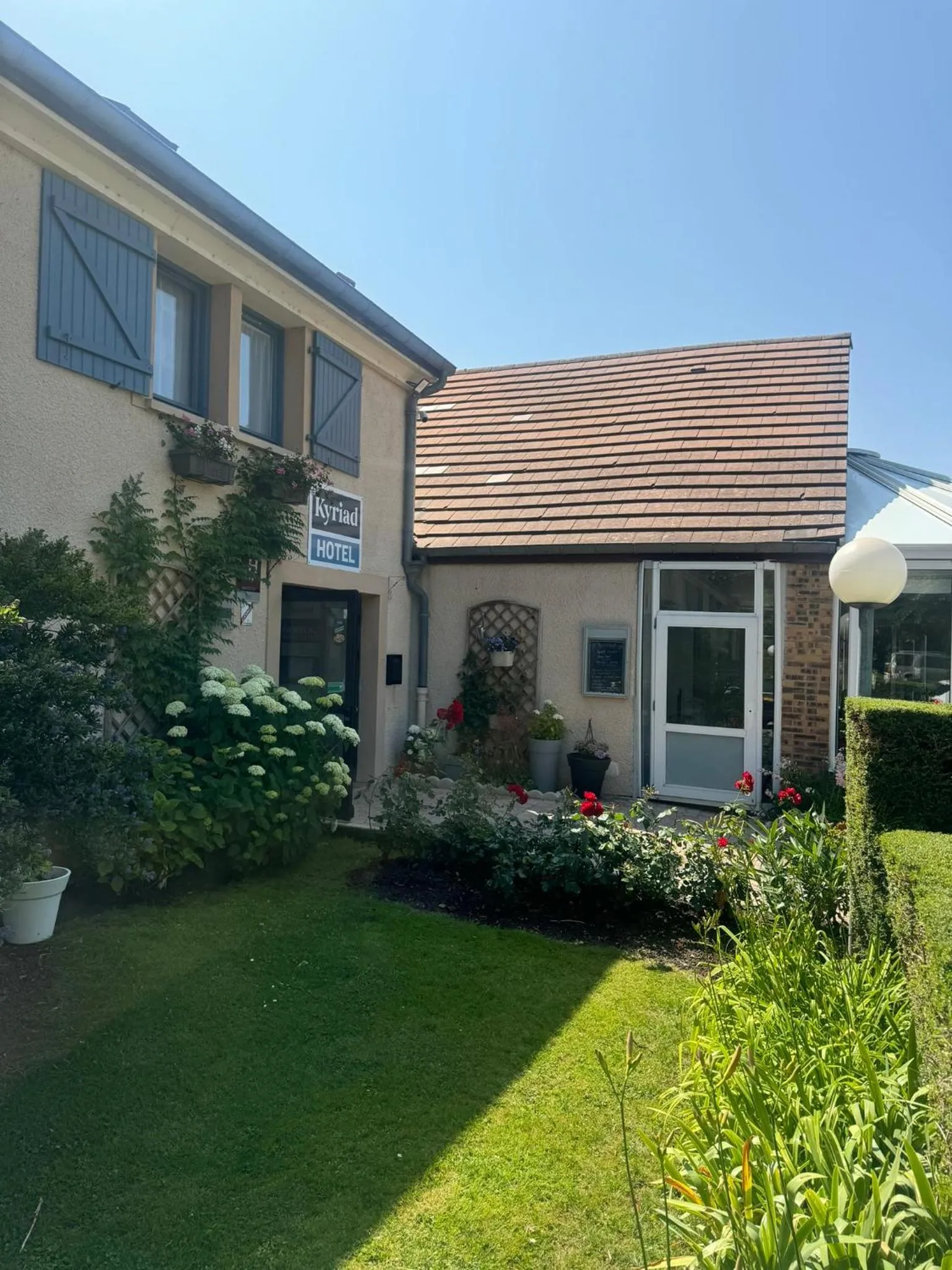 Property building in Kyriad Epernay