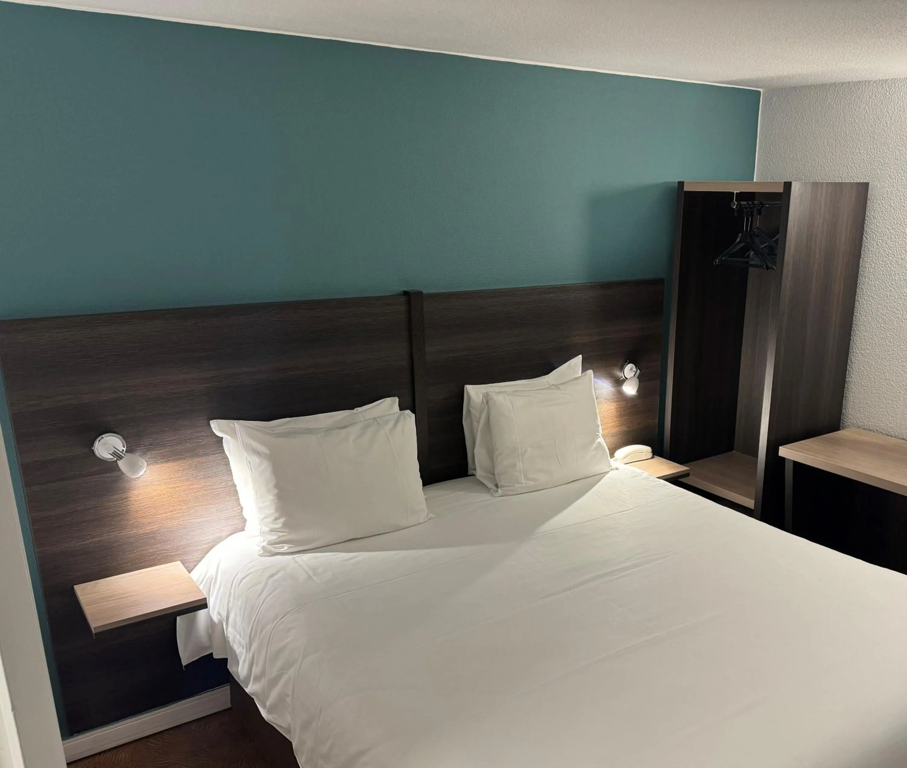 Bed in Kyriad Epernay