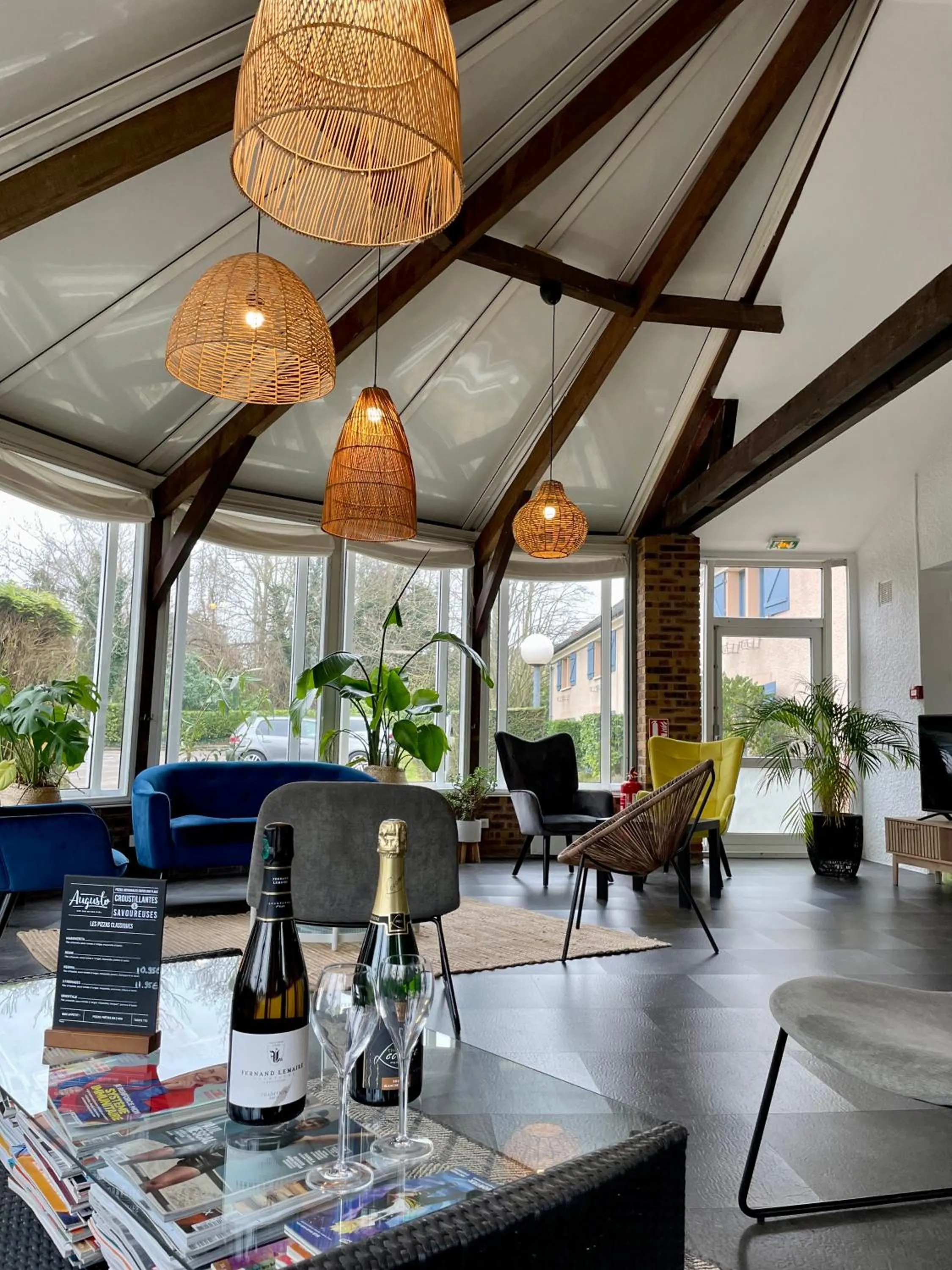 Living room in Kyriad Epernay