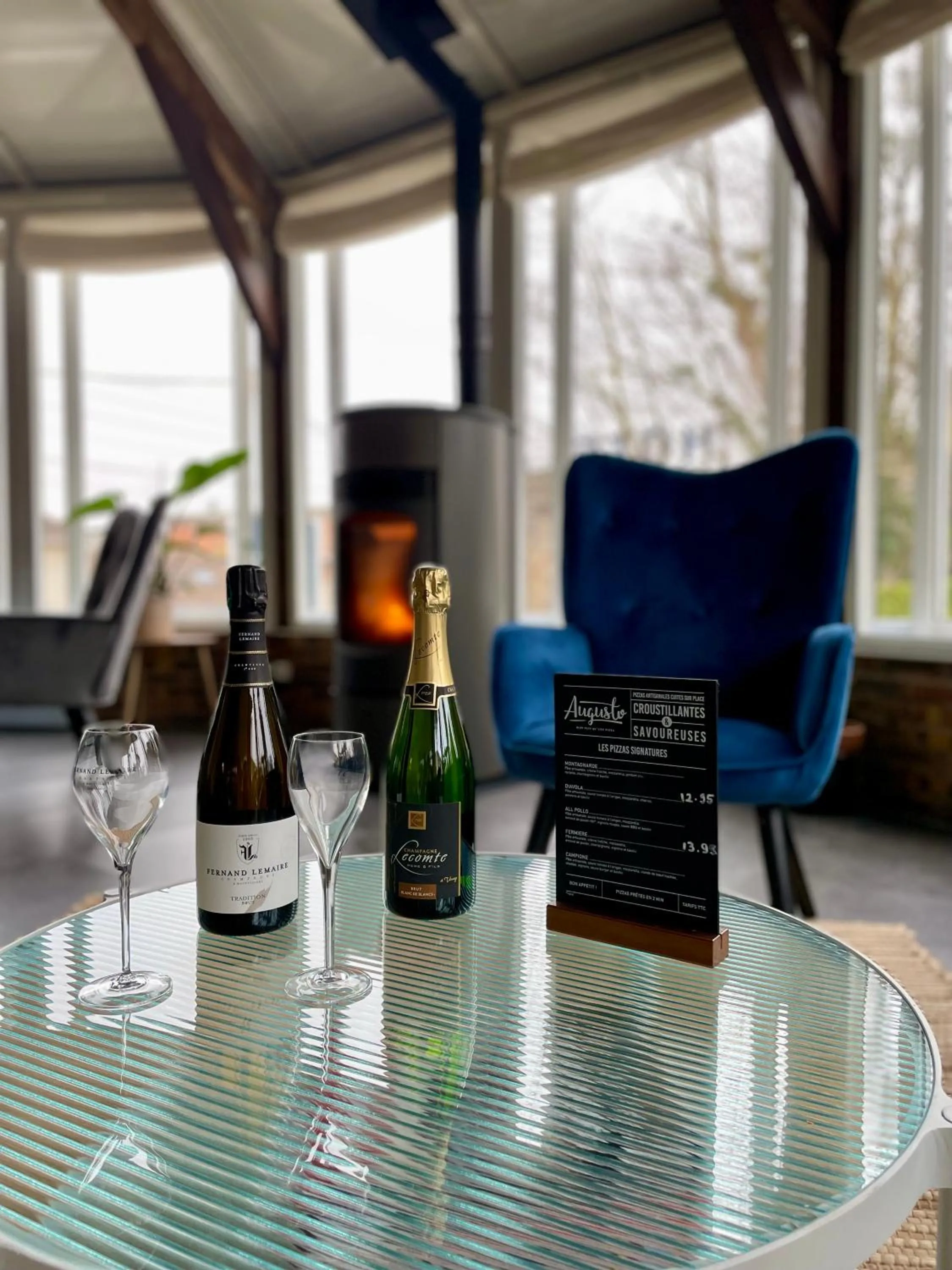 Lounge or bar in Kyriad Epernay