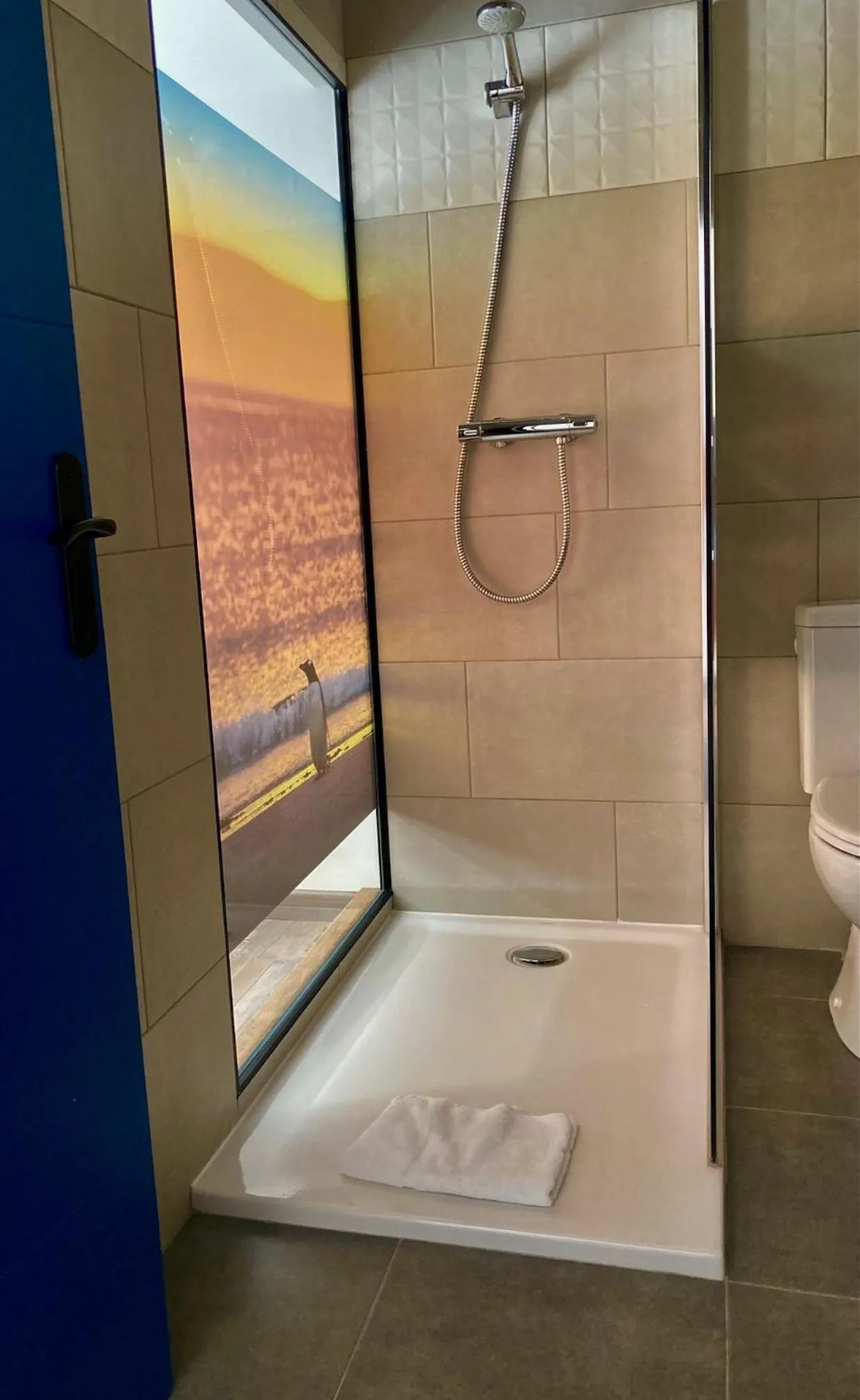 Shower in Hôtel Le Gambetta