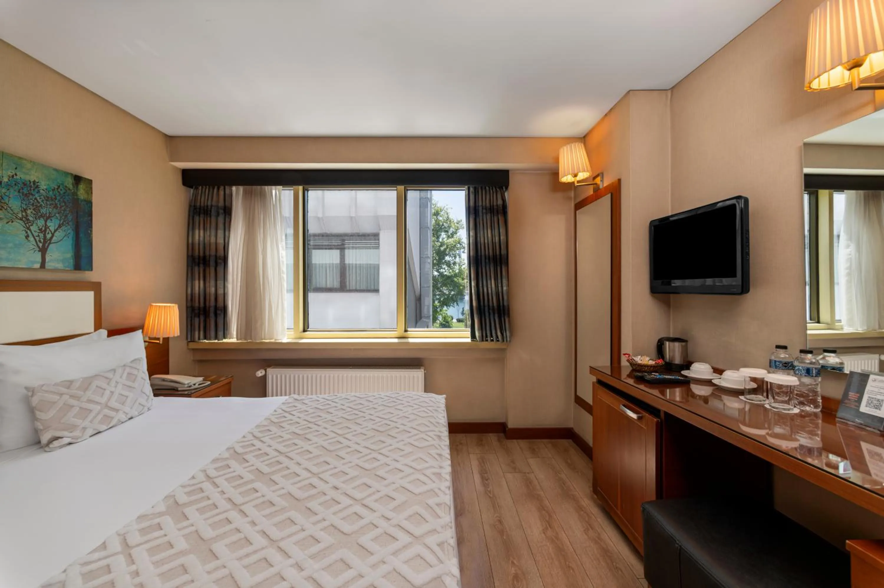 Photo of the whole room, Bed in Istanbul Golden City Hotel