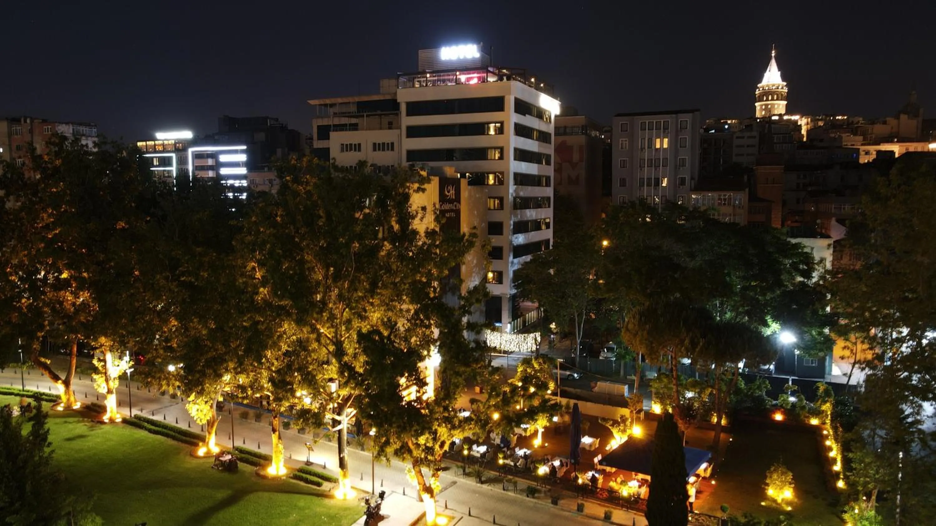 Property building in Istanbul Golden City Hotel
