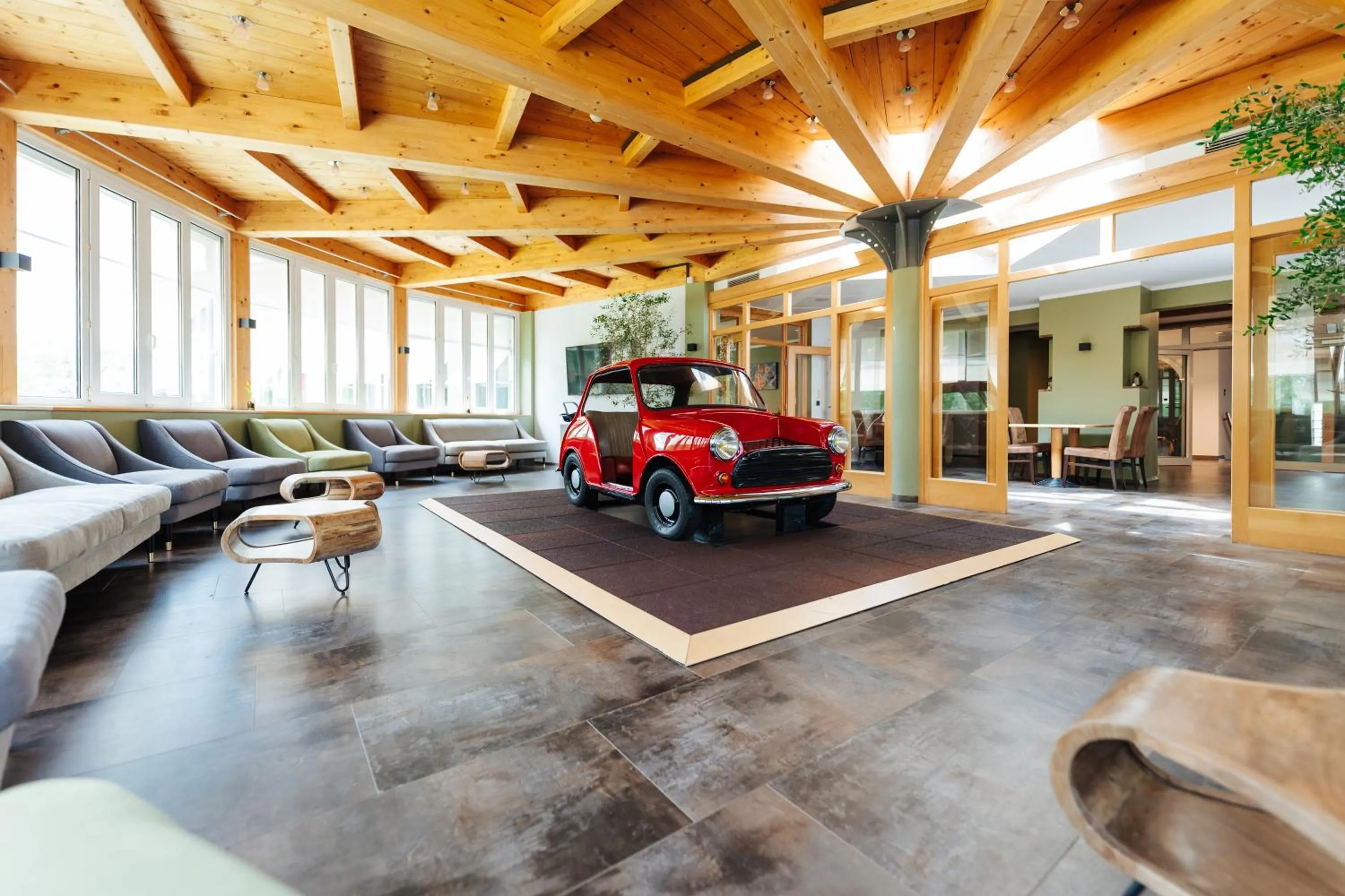Communal lounge/ TV room in Familienhotel Trebesingerhof