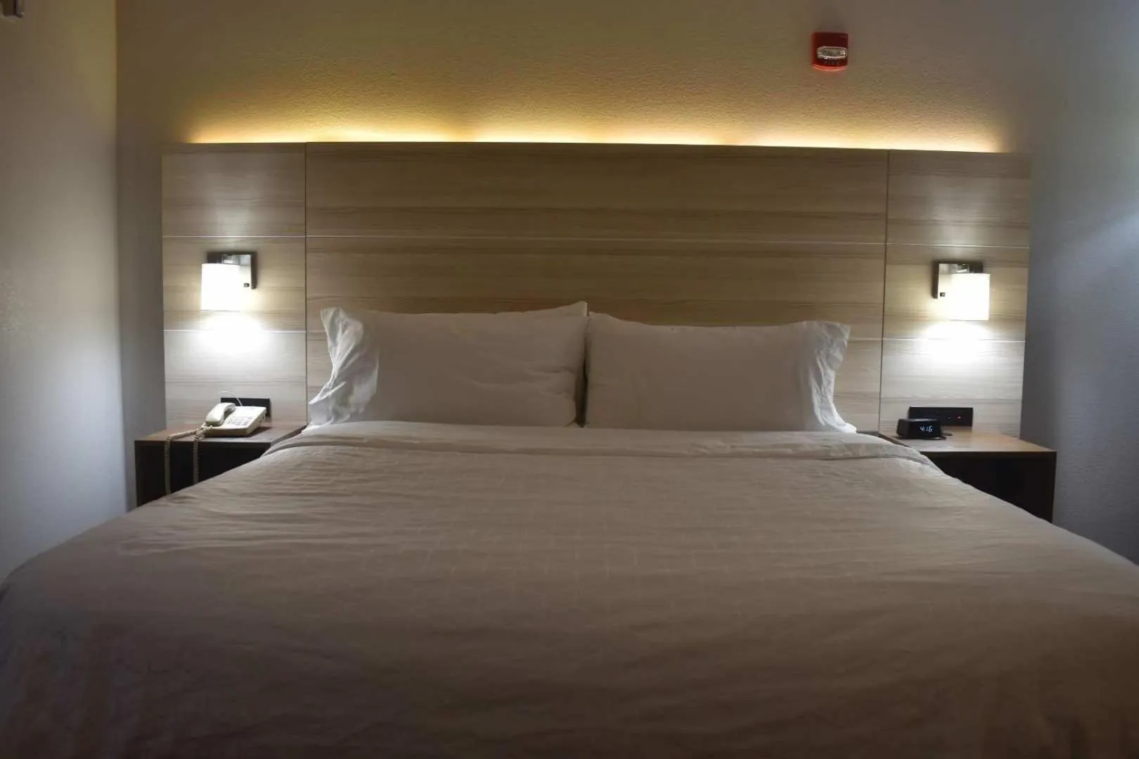 Bed in Holiday Inn Express Hotel & Suites McPherson by IHG