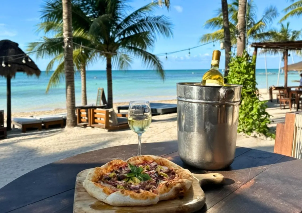 Restaurant/places to eat in Amaite Holbox - Oceanfront Hotel