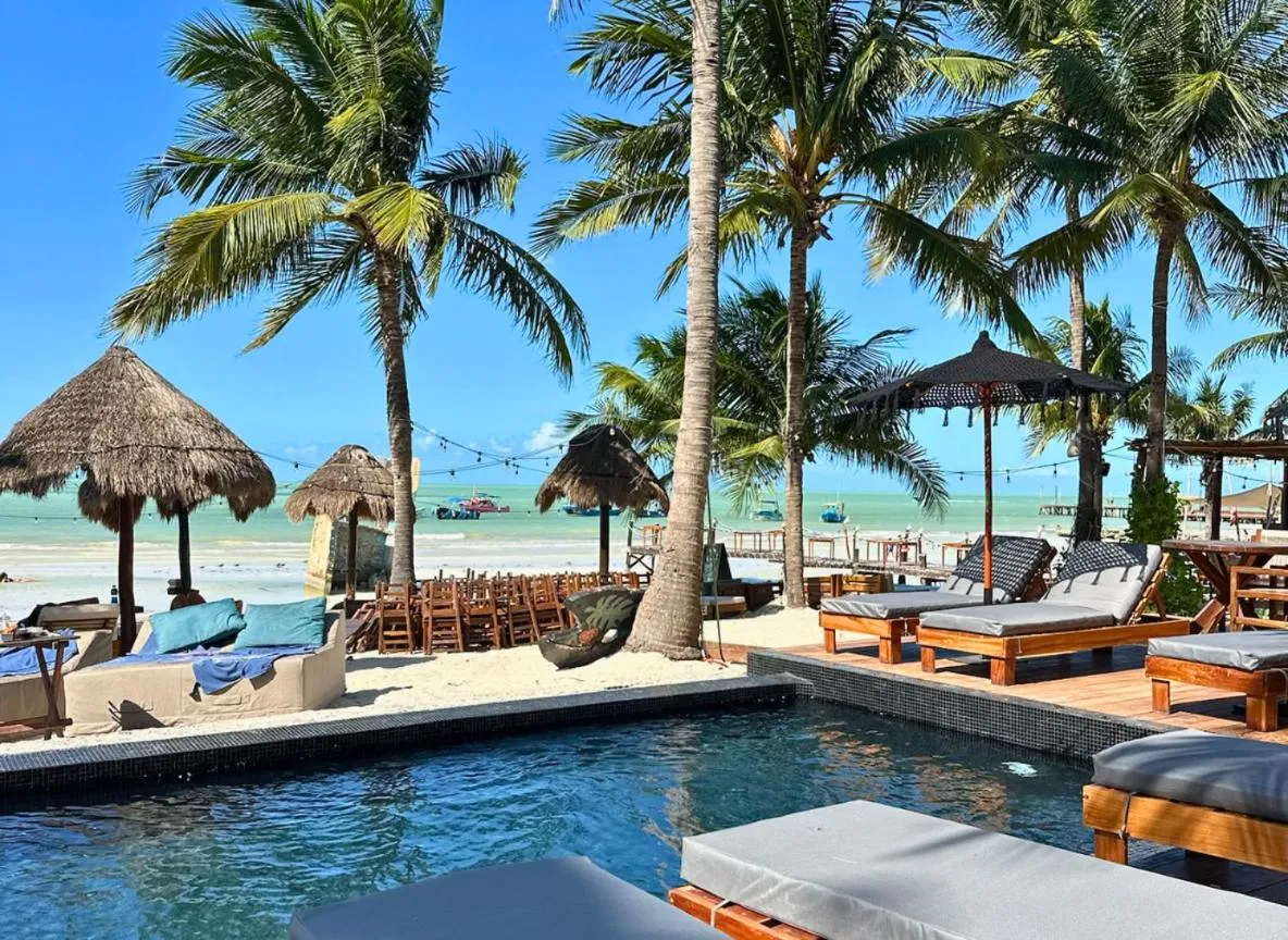 Swimming pool in Amaite Holbox - Oceanfront Hotel