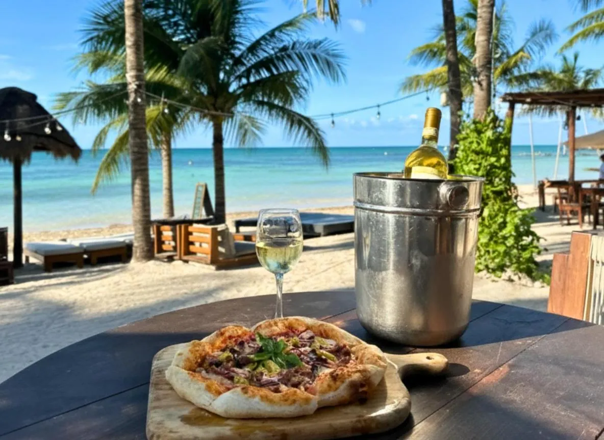 Restaurant/places to eat in Amaite Holbox - Oceanfront Hotel