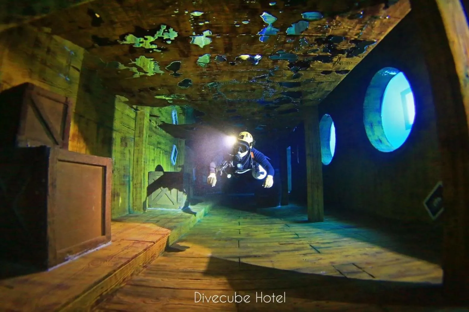 Restaurant/places to eat in Divecube Hotel