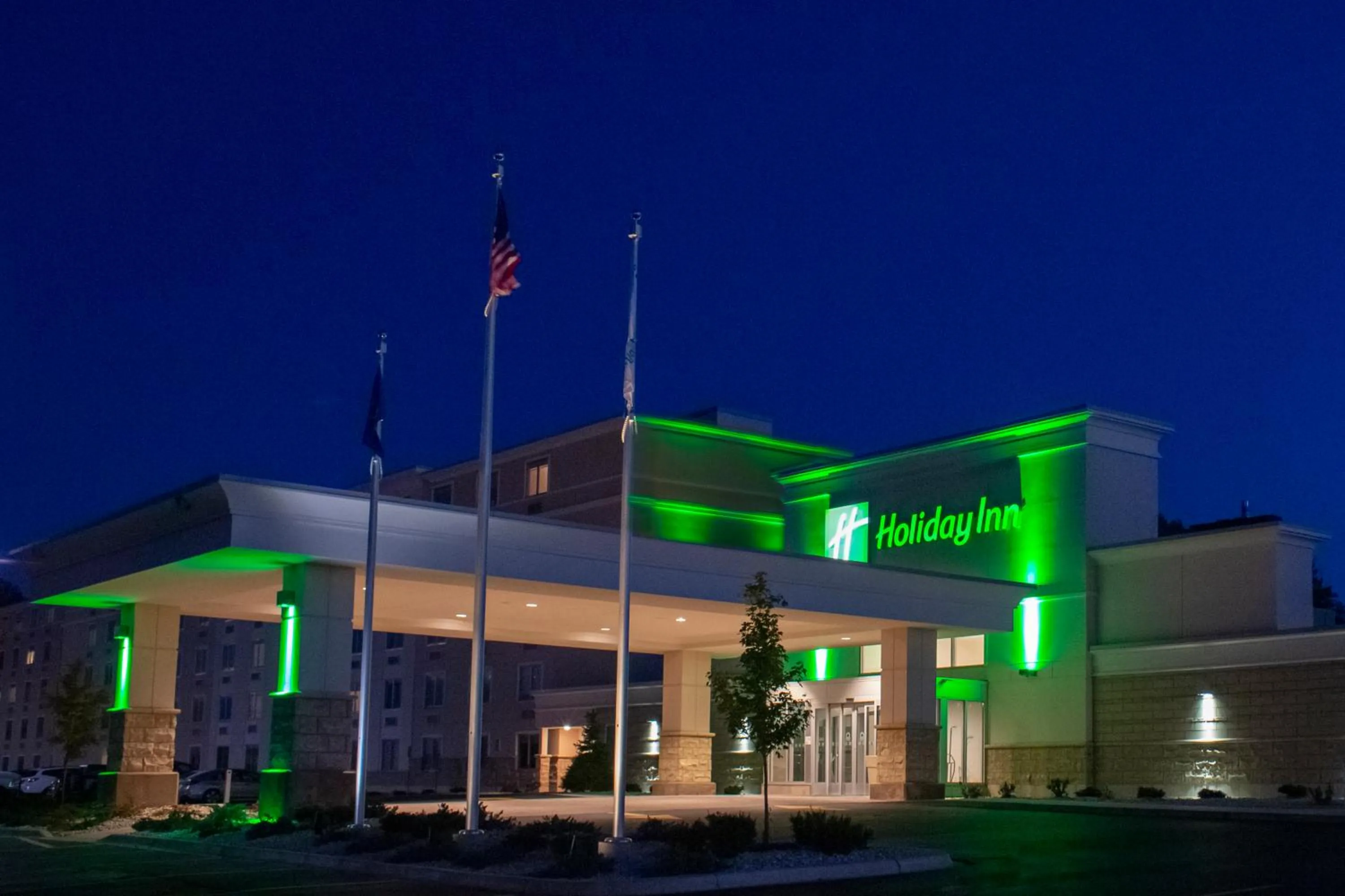 Property building in Holiday Inn Marquette by IHG