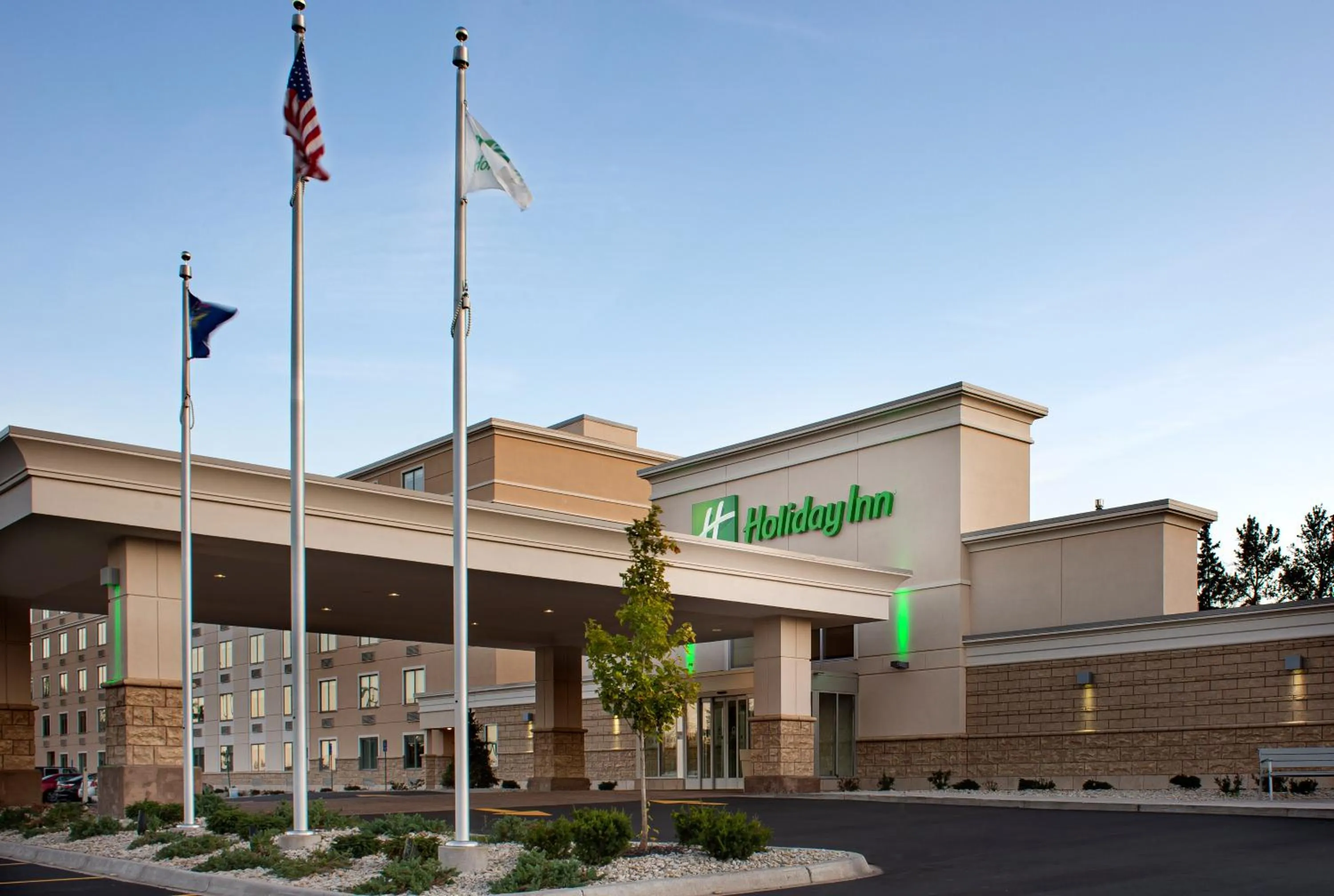 Property building in Holiday Inn Marquette by IHG