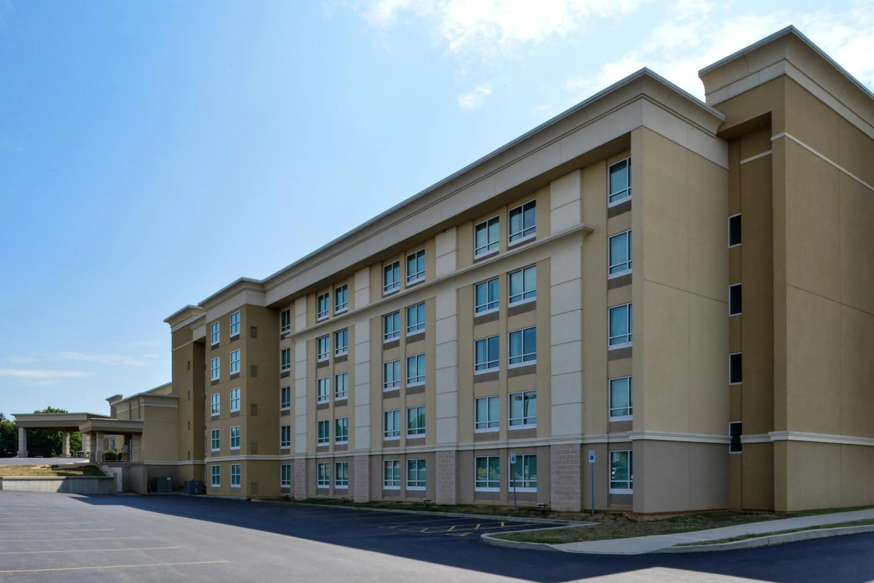 Property building in Holiday Inn Martinsburg by IHG