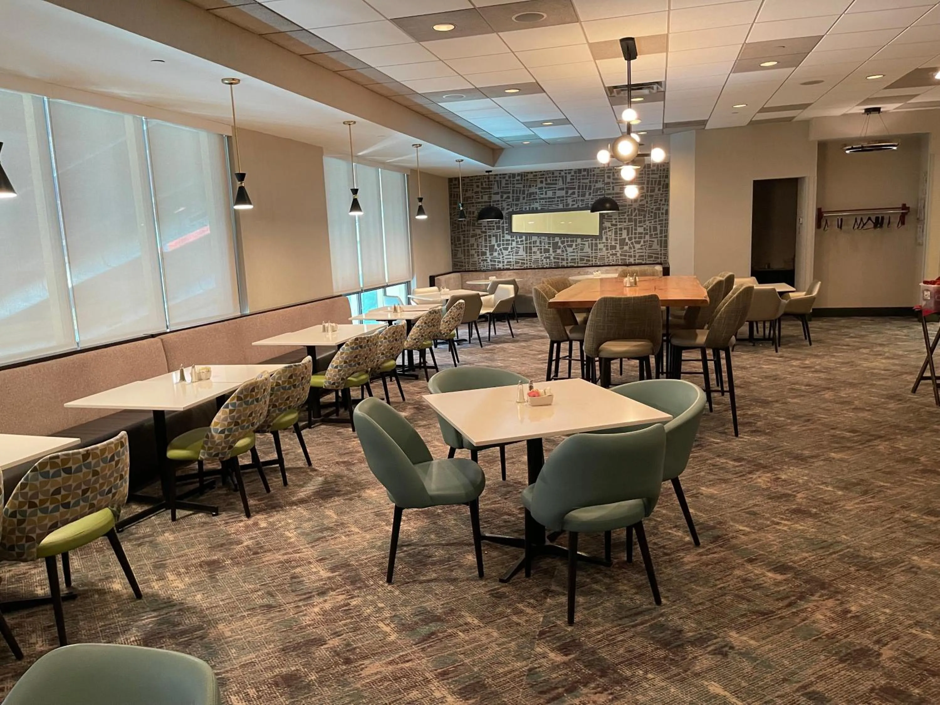 Restaurant/places to eat in Holiday Inn Martinsburg by IHG