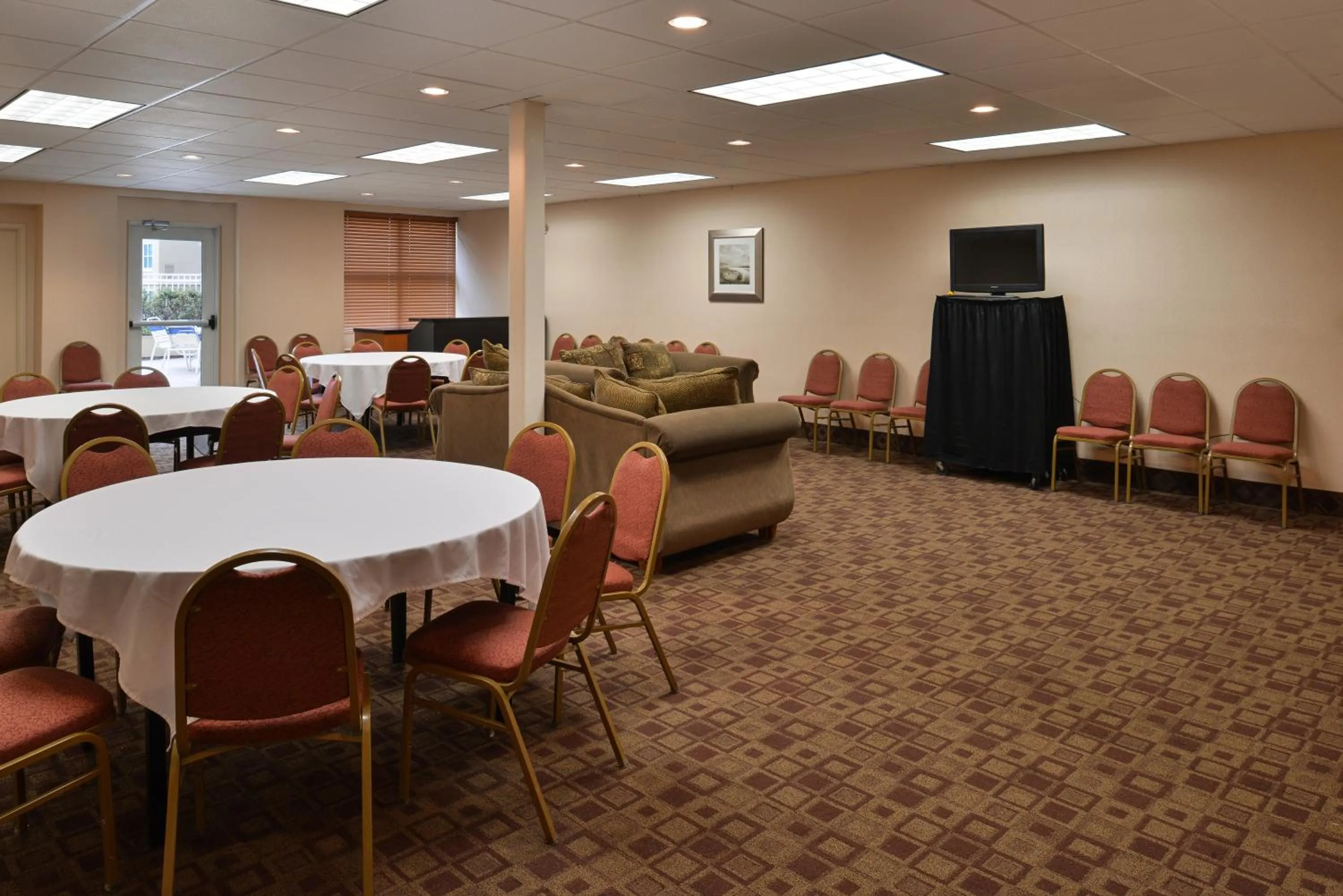Restaurant/places to eat in Holiday Inn Martinsburg by IHG