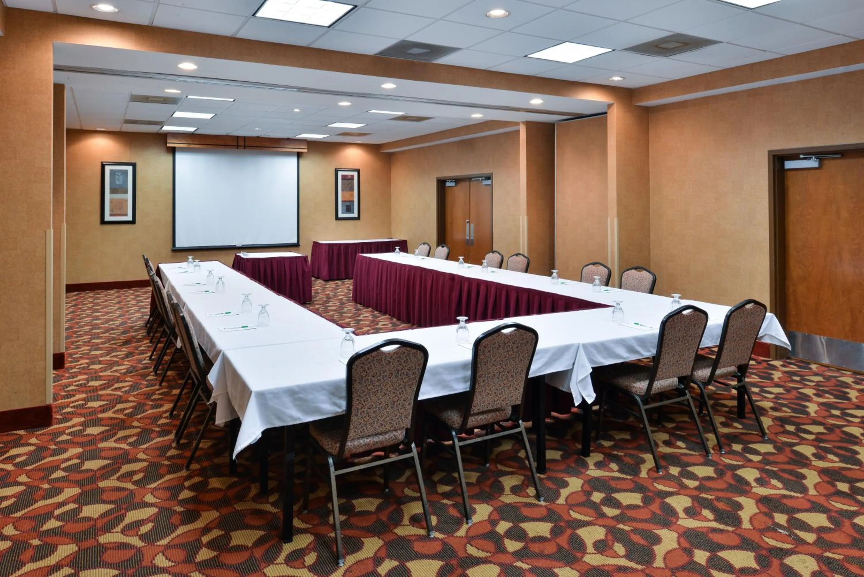 Meeting/conference room in Holiday Inn Martinsburg by IHG