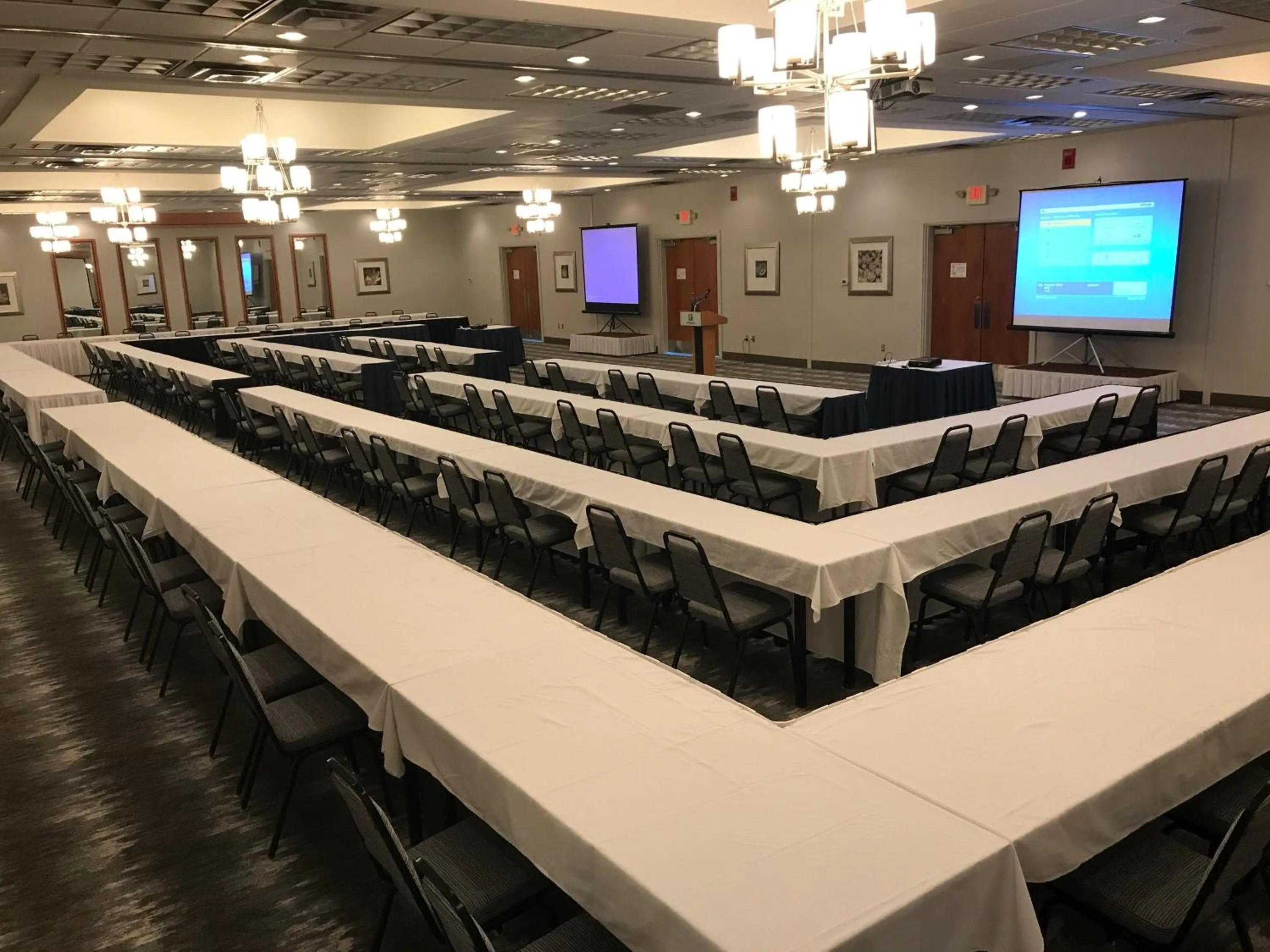 Meeting/conference room in Holiday Inn Martinsburg by IHG