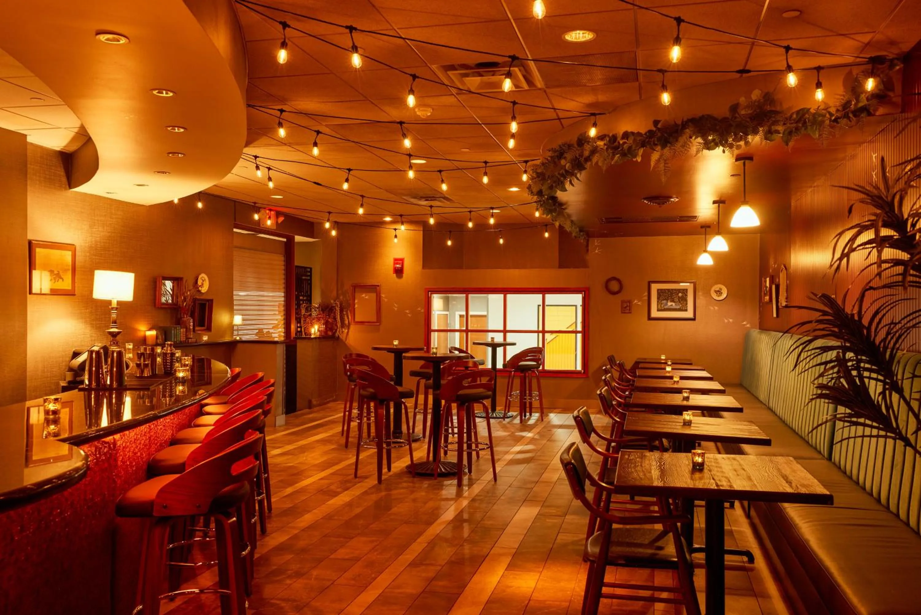 Lounge or bar in Holiday Inn Martinsburg by IHG