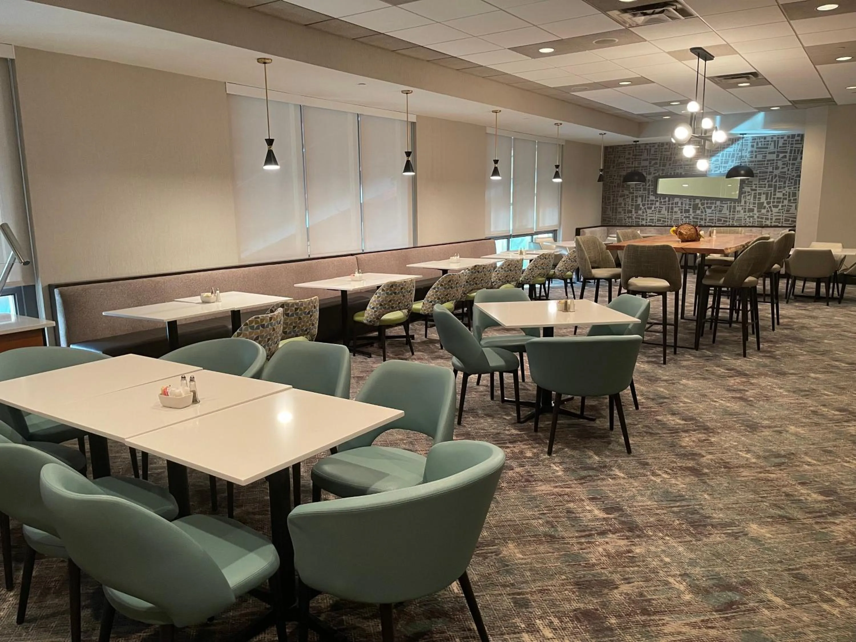 Restaurant/places to eat in Holiday Inn Martinsburg by IHG