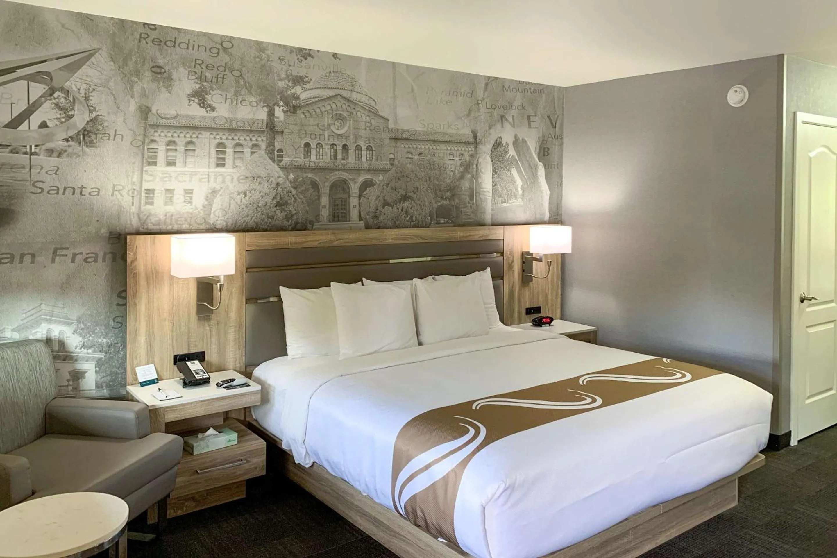 Bedroom, Bed in Quality Inn Near Chico State