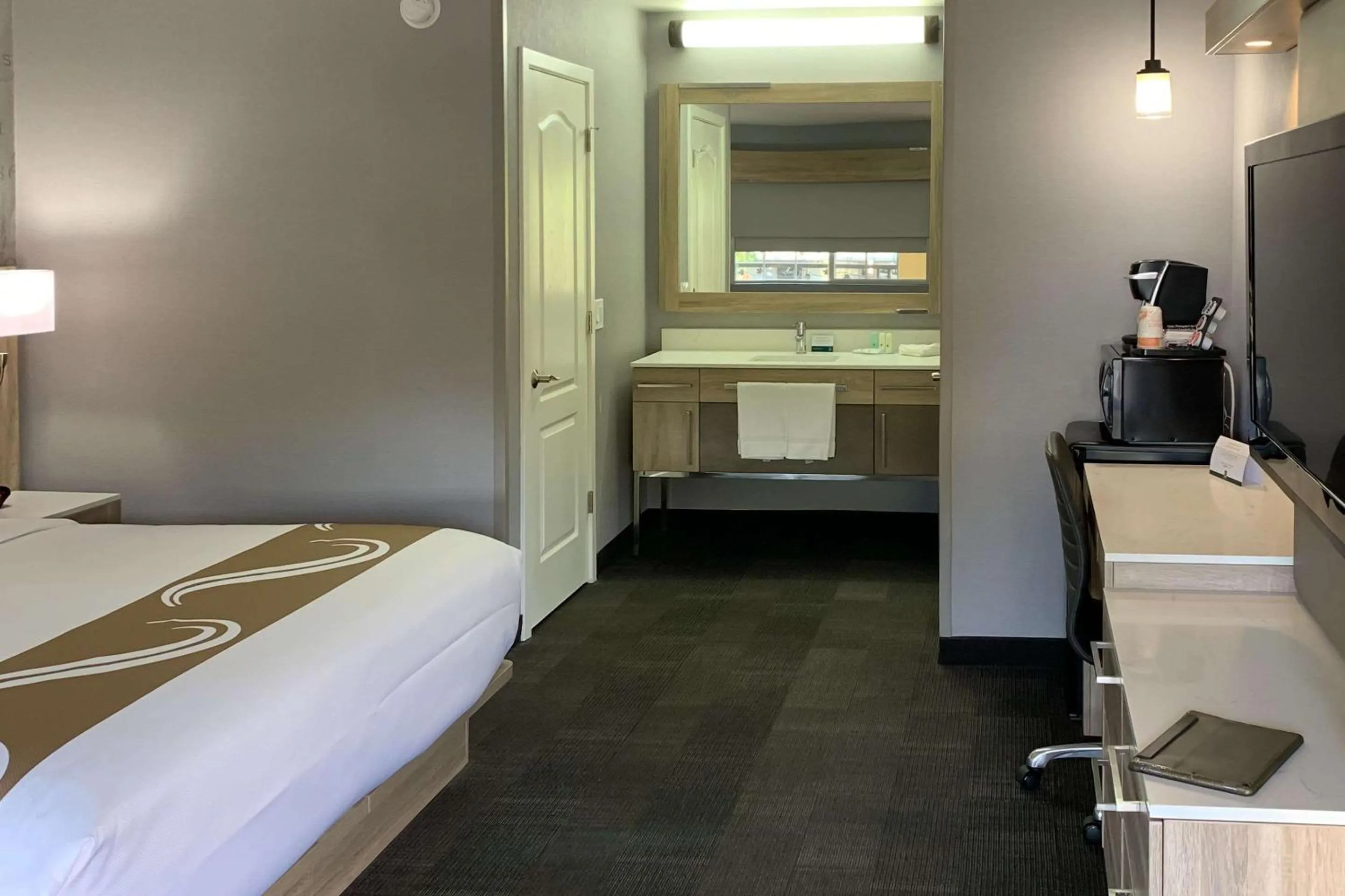 Bedroom, Bed in Quality Inn Near Chico State