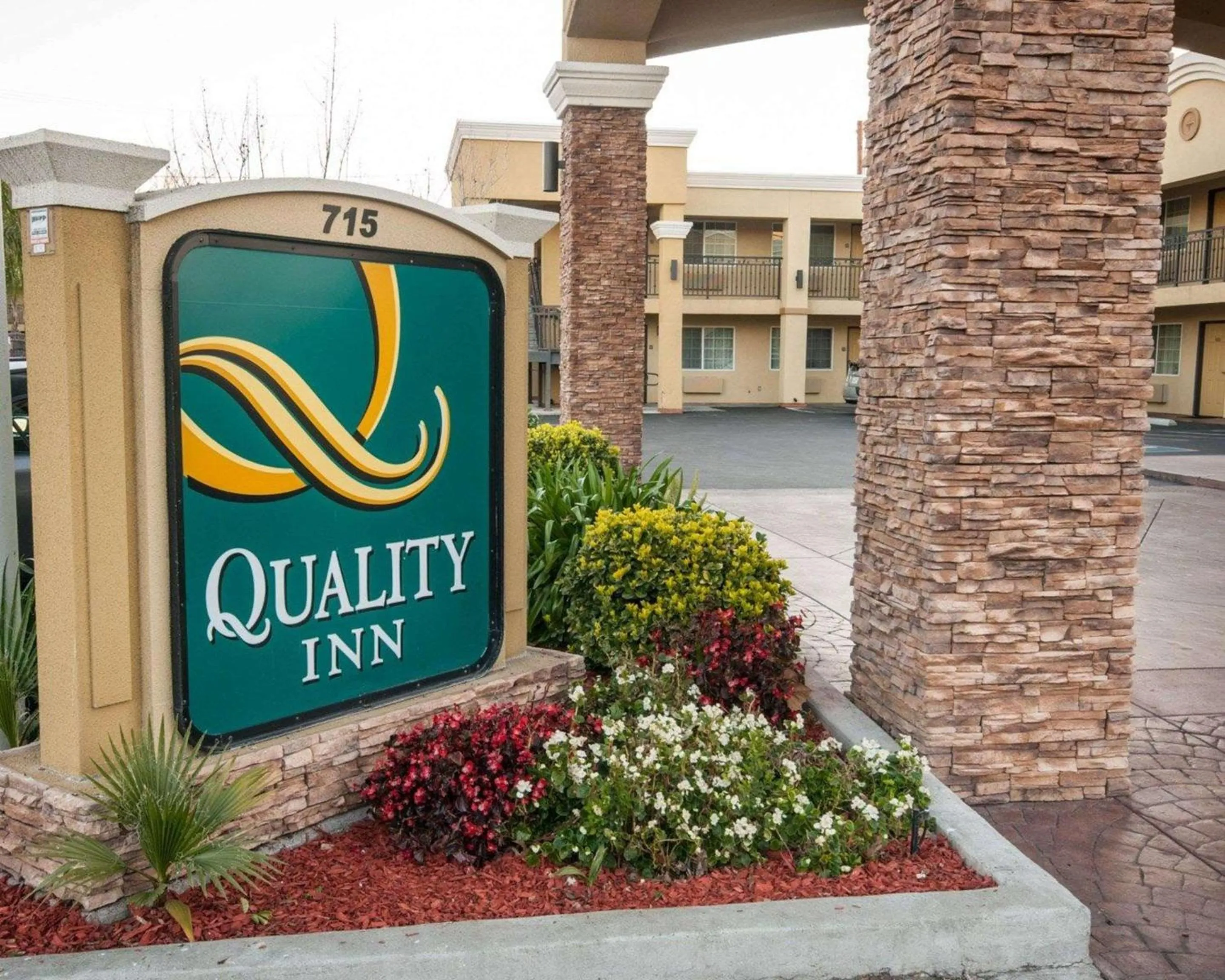 Property building in Quality Inn Near Chico State