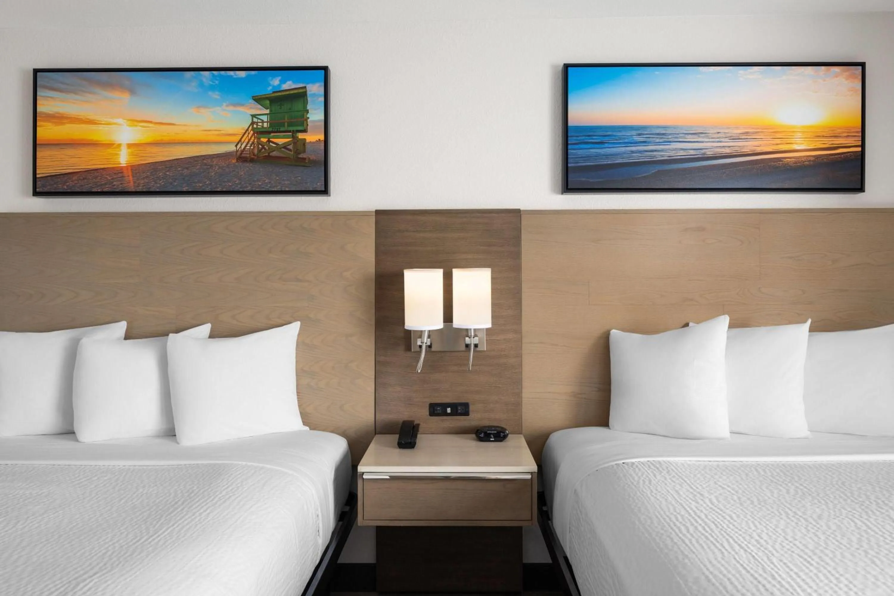 Photo of the whole room, Bed in Days Inn by Wyndham Monterey Downtown