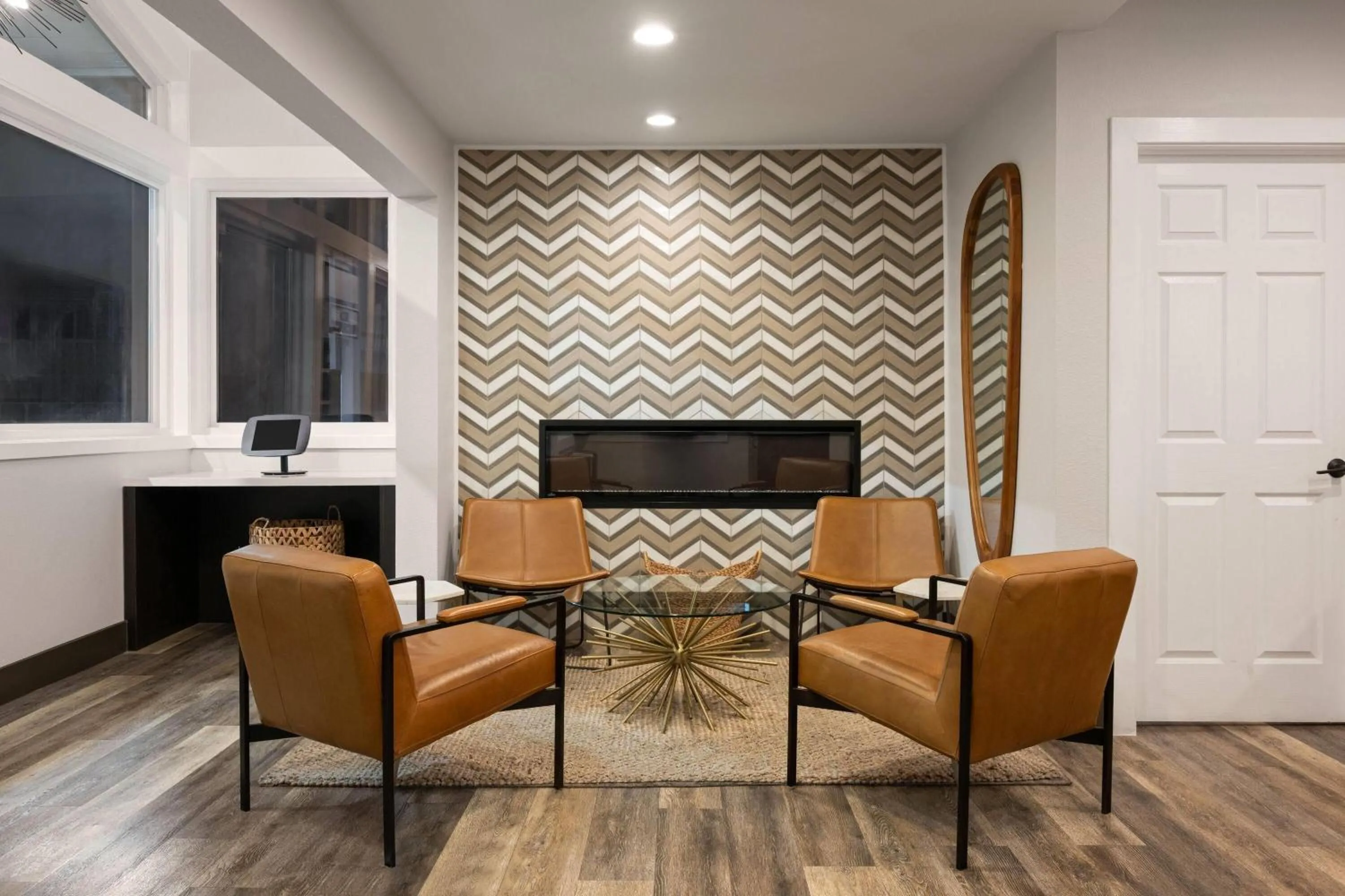 Lobby or reception in Days Inn by Wyndham Monterey Downtown