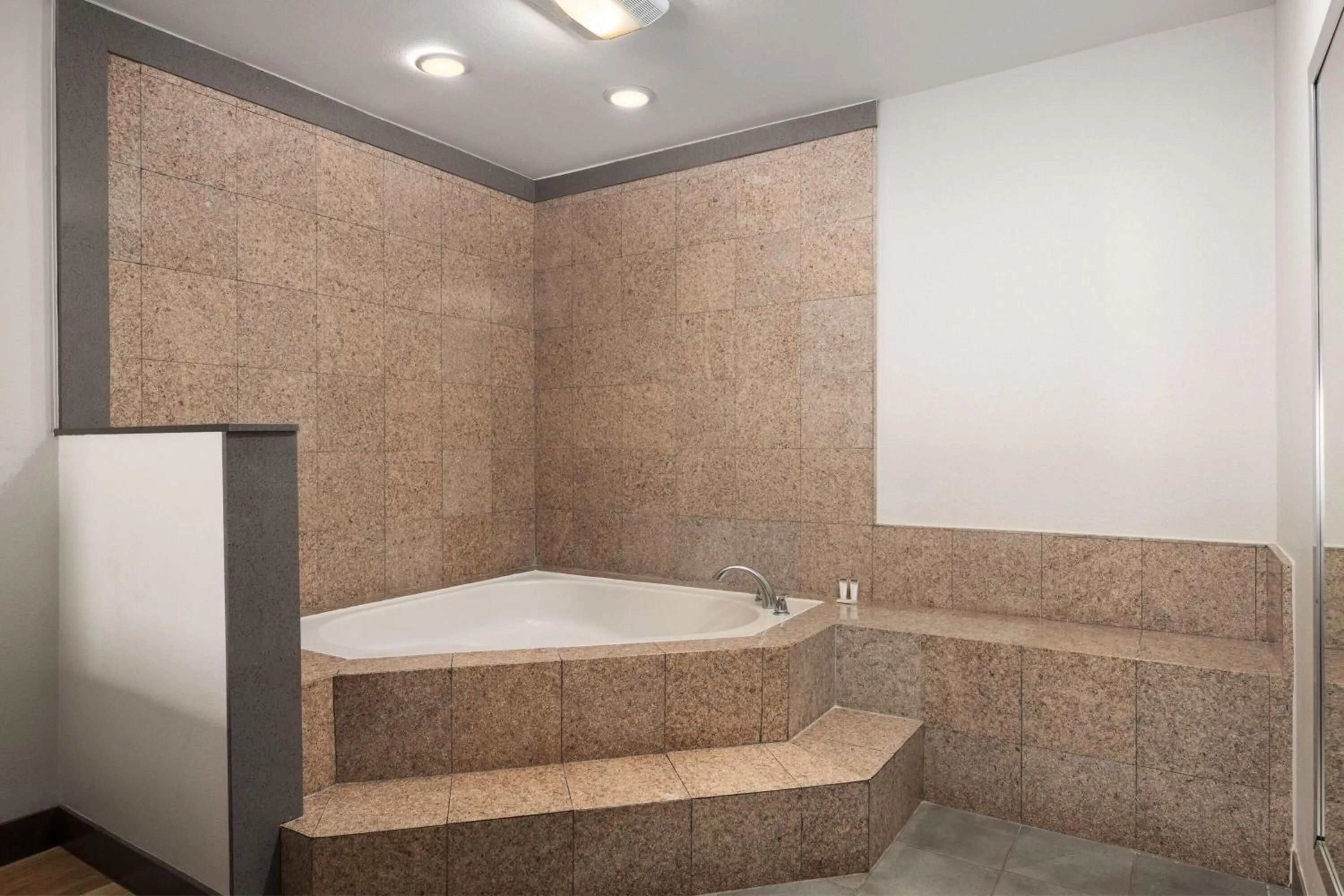 Bath in Days Inn by Wyndham Monterey Downtown