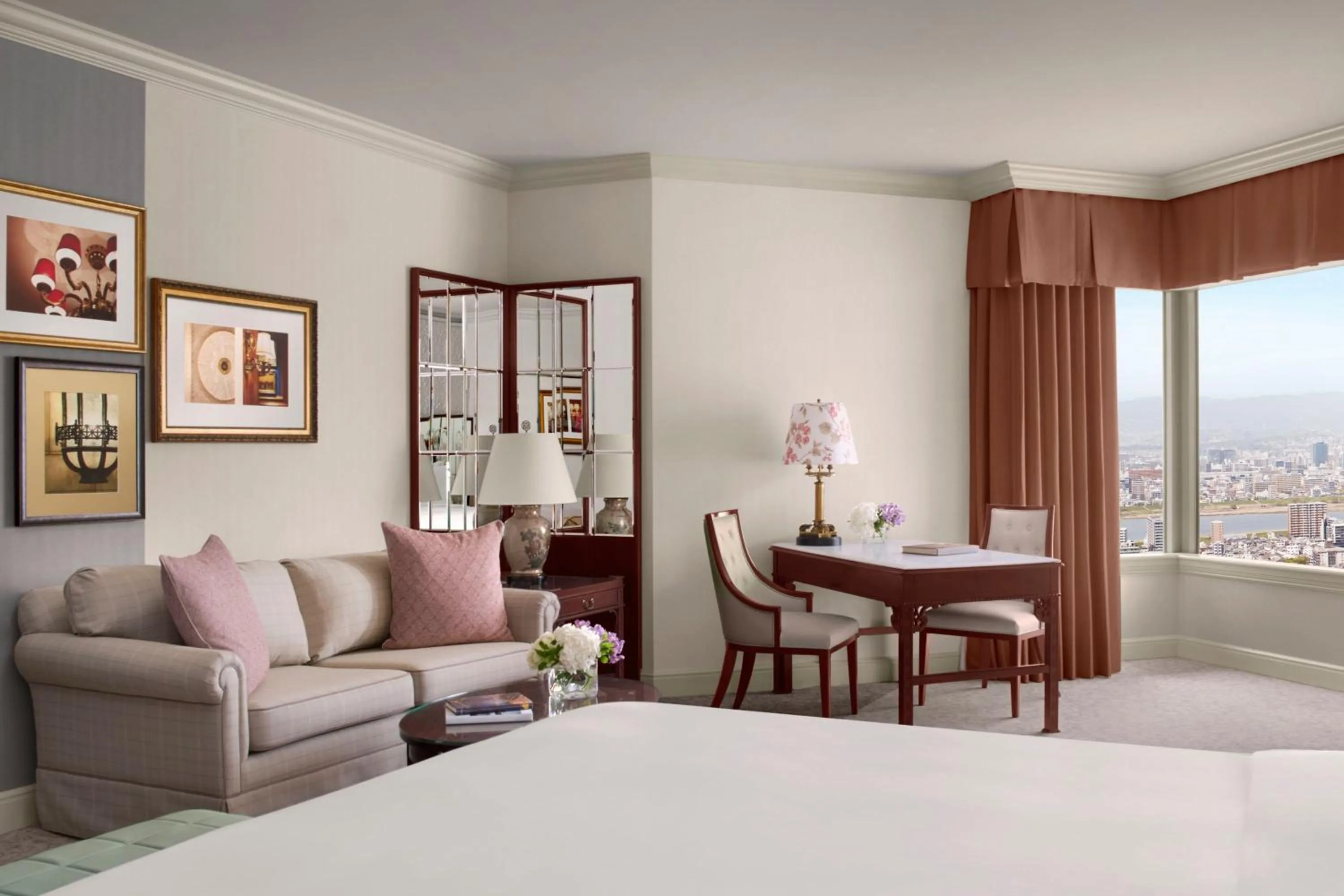 Photo of the whole room, Bed in The Ritz-Carlton Osaka