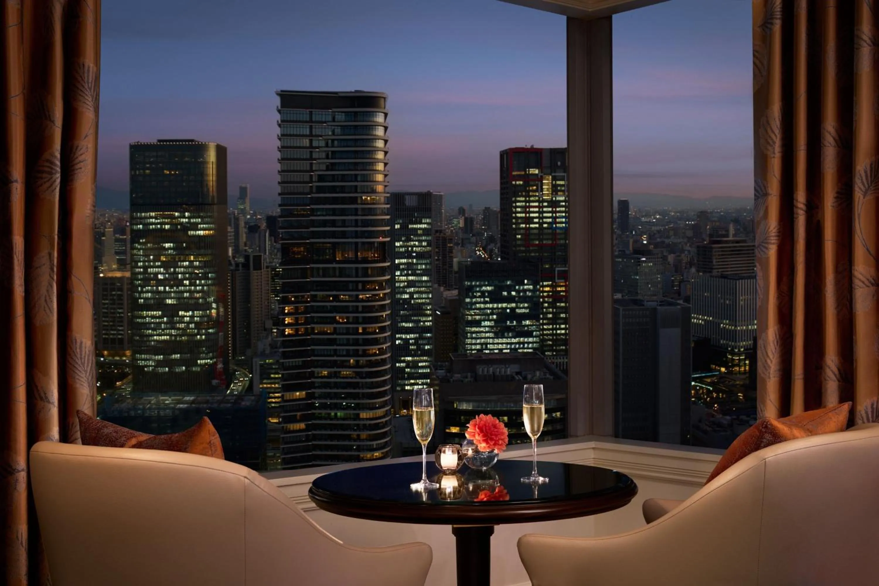 Lounge or bar in The Ritz-Carlton Osaka