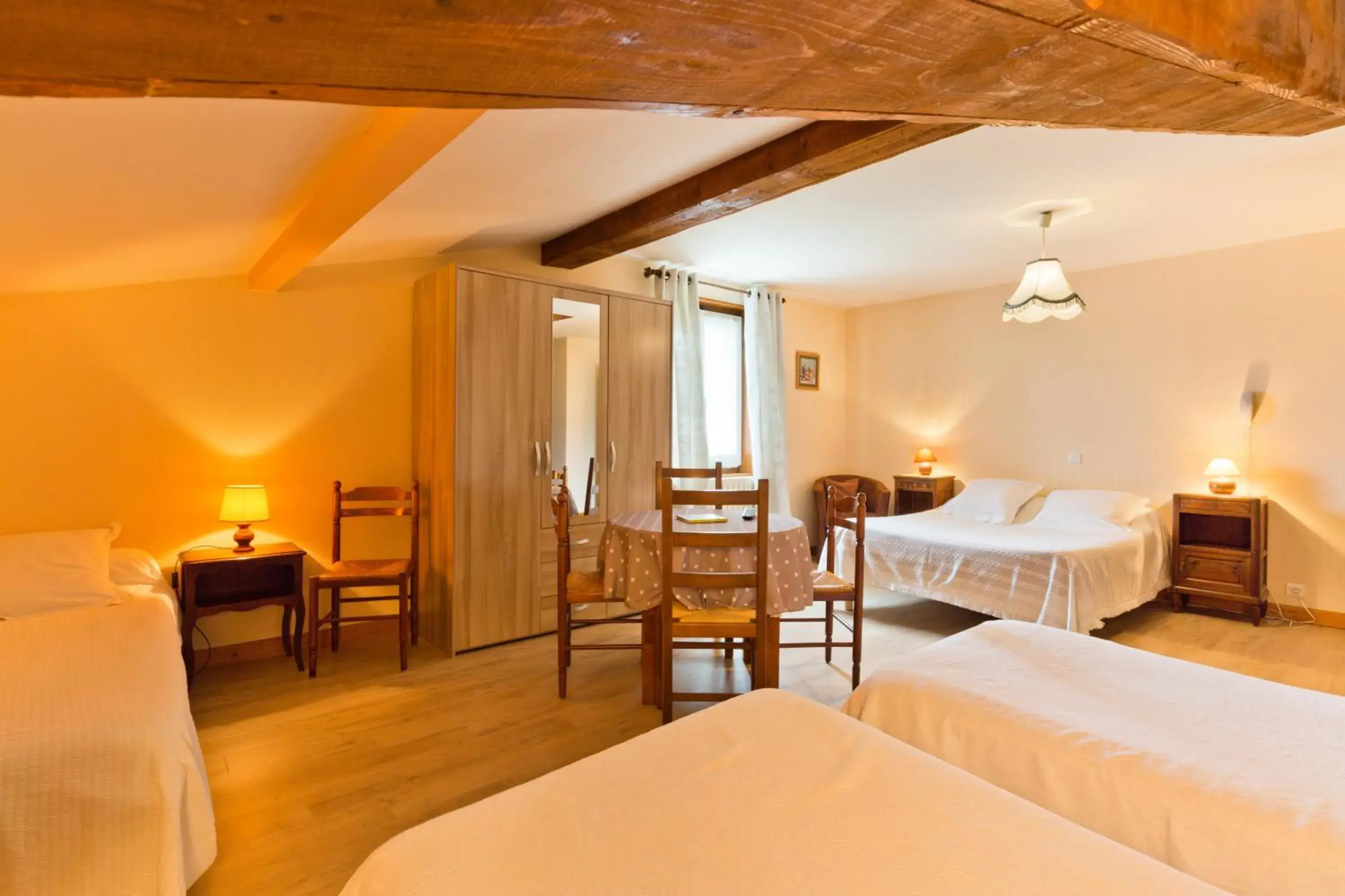 Quadruple Room in Bon-Séjour Quadruple Room in Bon-Séjour