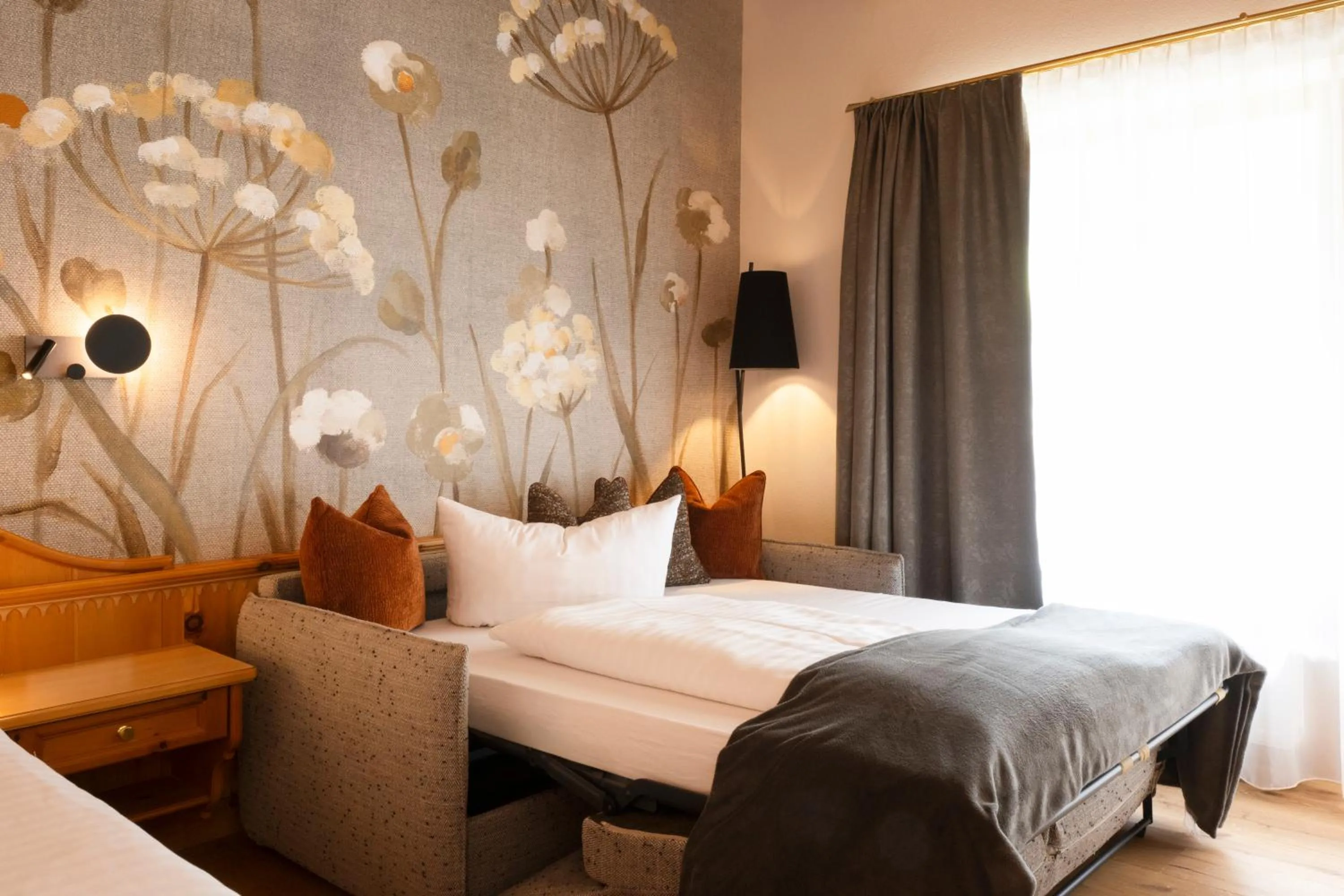 Living room, Bed in Hotel Stubaierhof