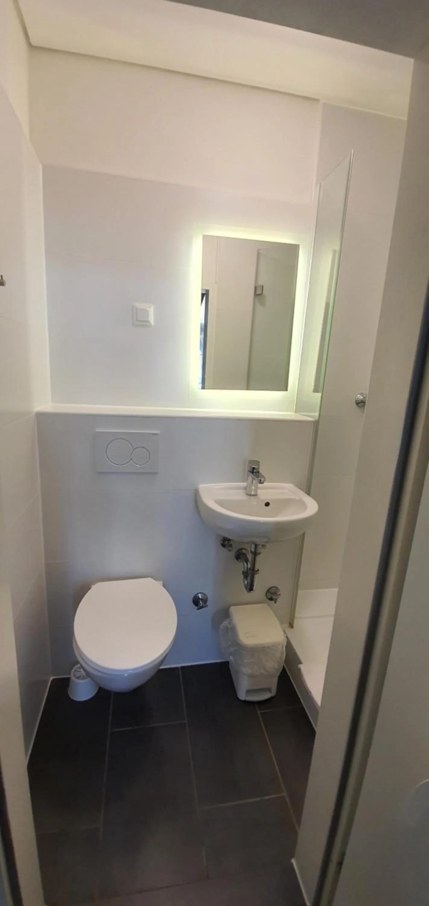 Bathroom in Buch-Ein-Bett Hostel