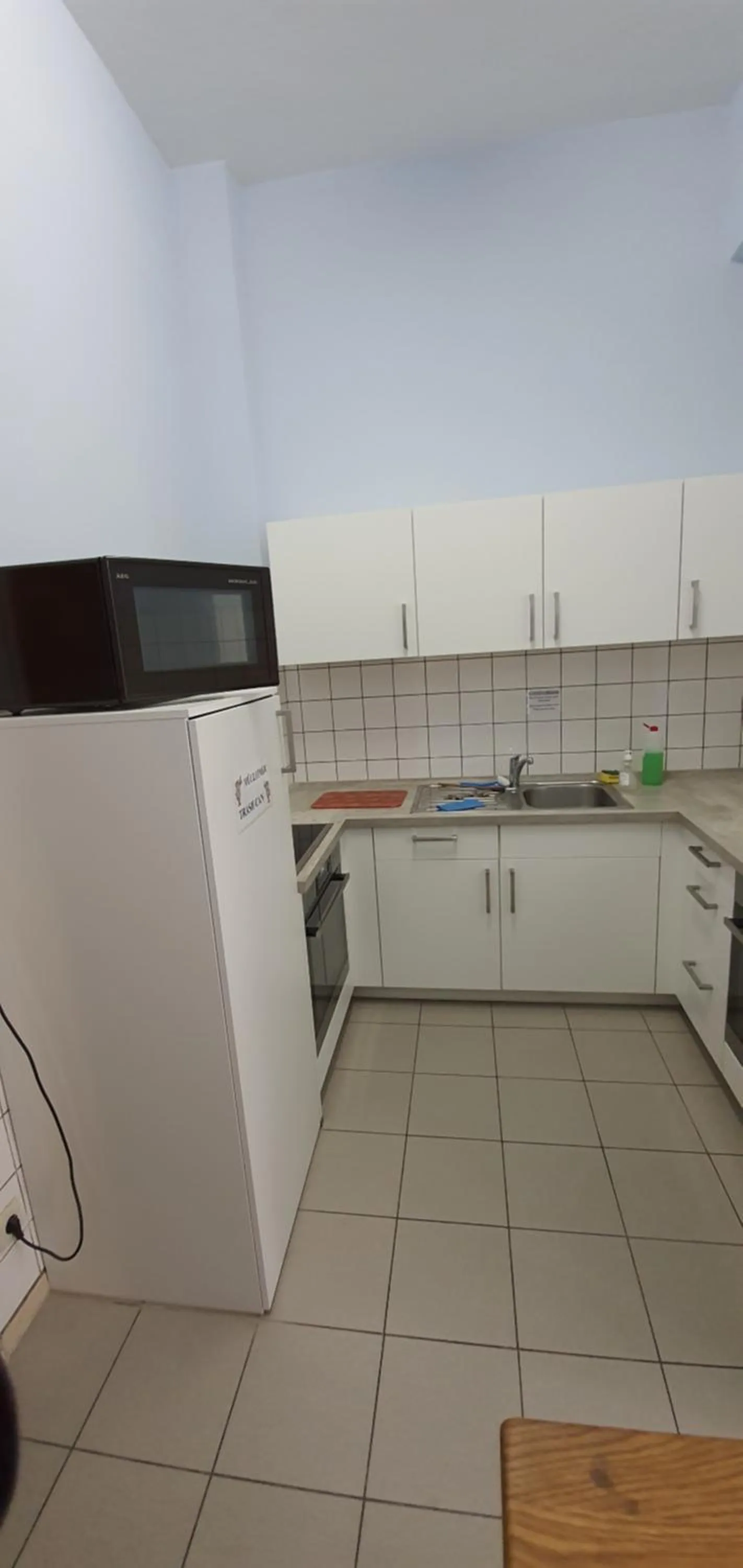 Communal kitchen in Buch-Ein-Bett Hostel