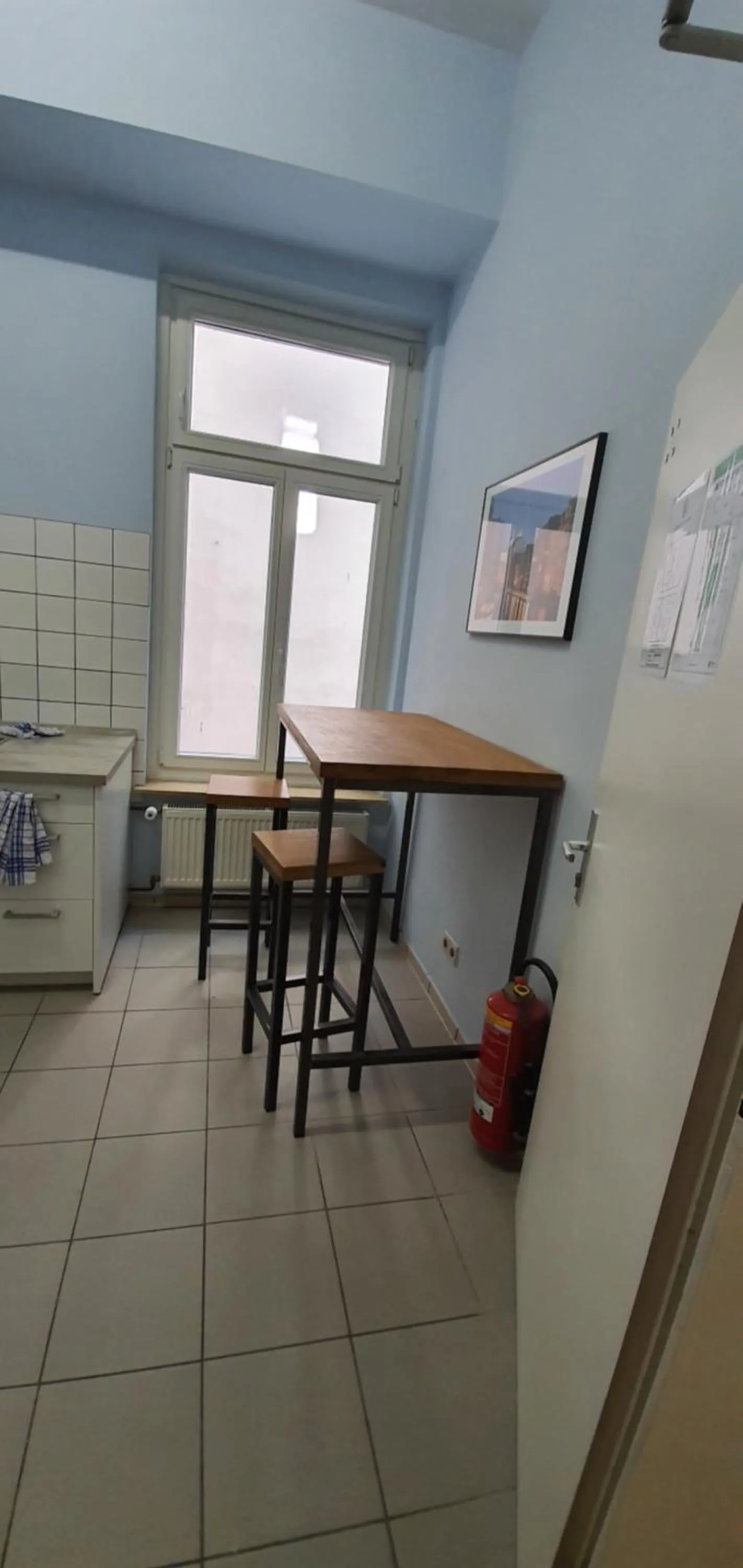 Communal kitchen in Buch-Ein-Bett Hostel