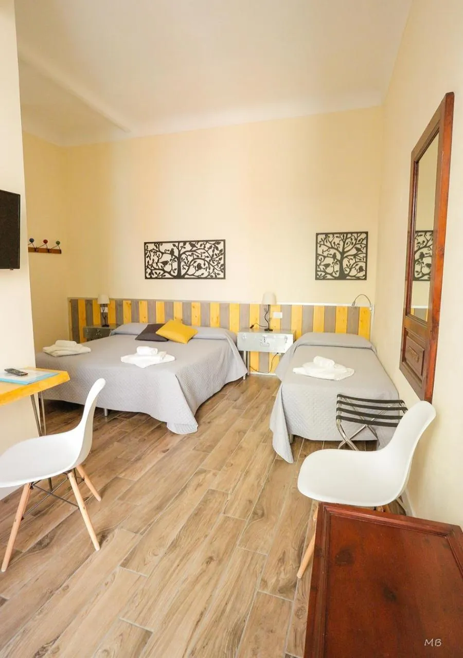 Photo of the whole room, Bed in Colors of Cinque Terre - Guest House