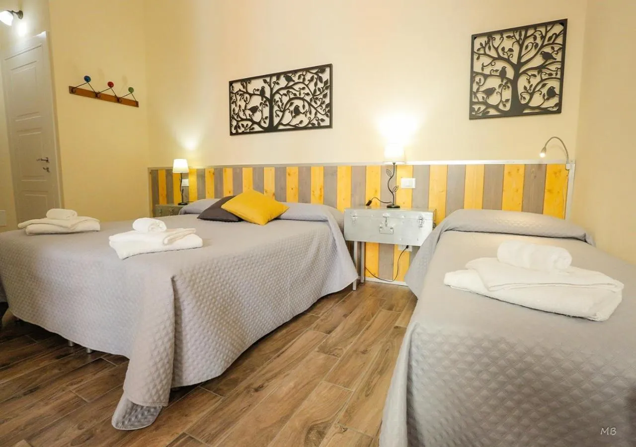 Photo of the whole room, Bed in Colors of Cinque Terre - Guest House