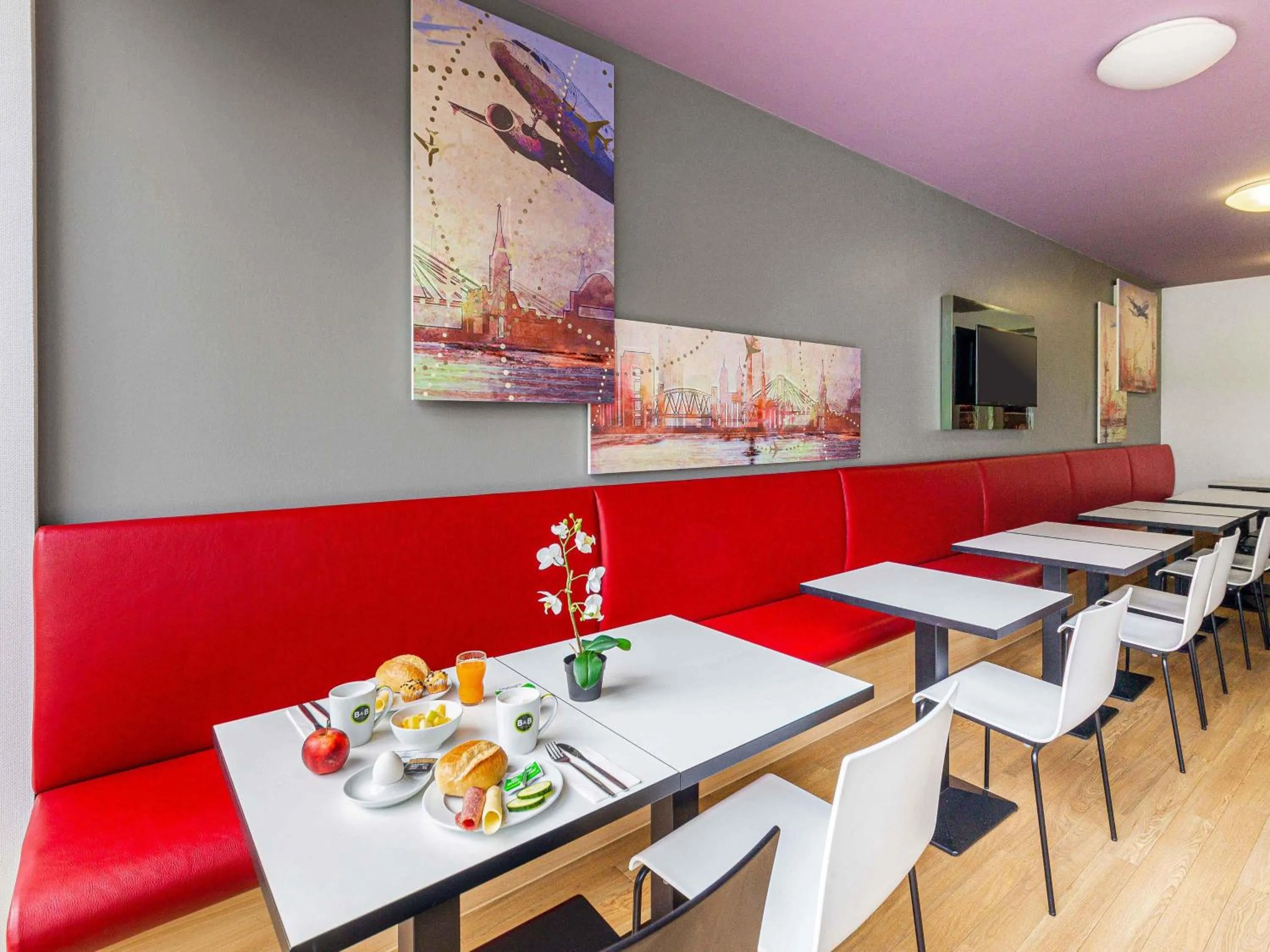 Restaurant/places to eat in B&B Hotel Düsseldorf-Airport