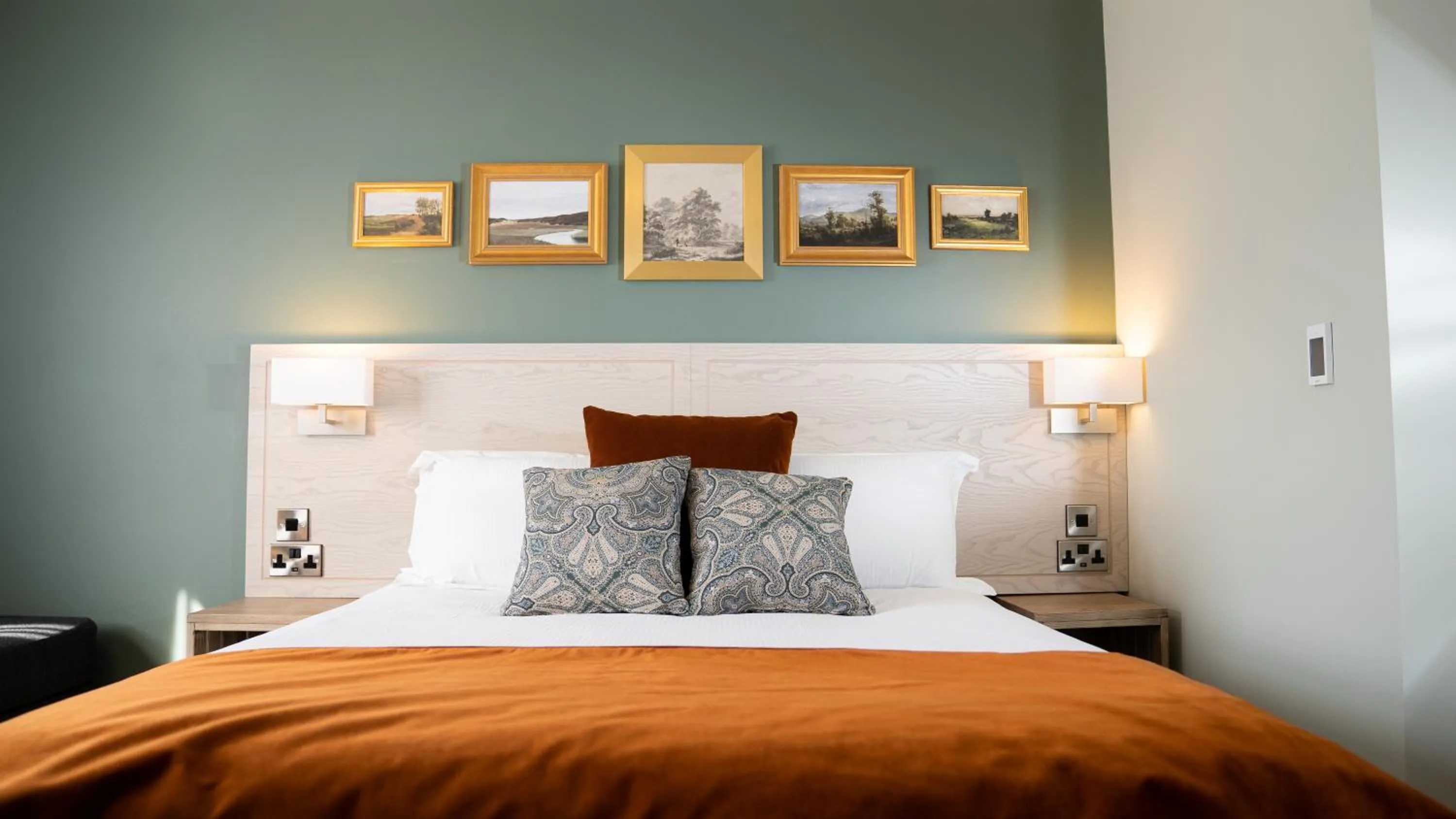 Bed in Spread Eagle, Gailey by Marston's Inns