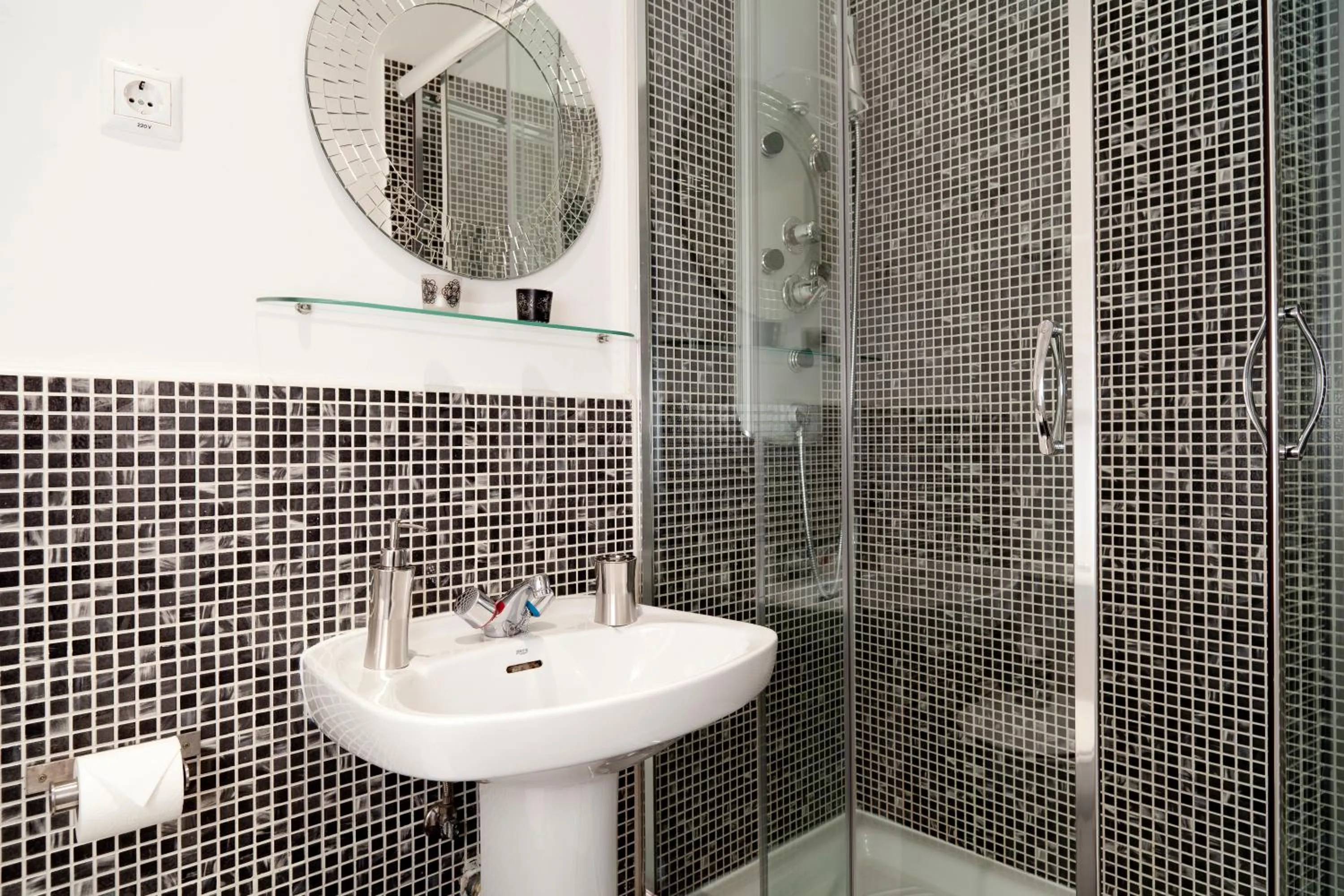 Bathroom in Hostal Gala Madrid