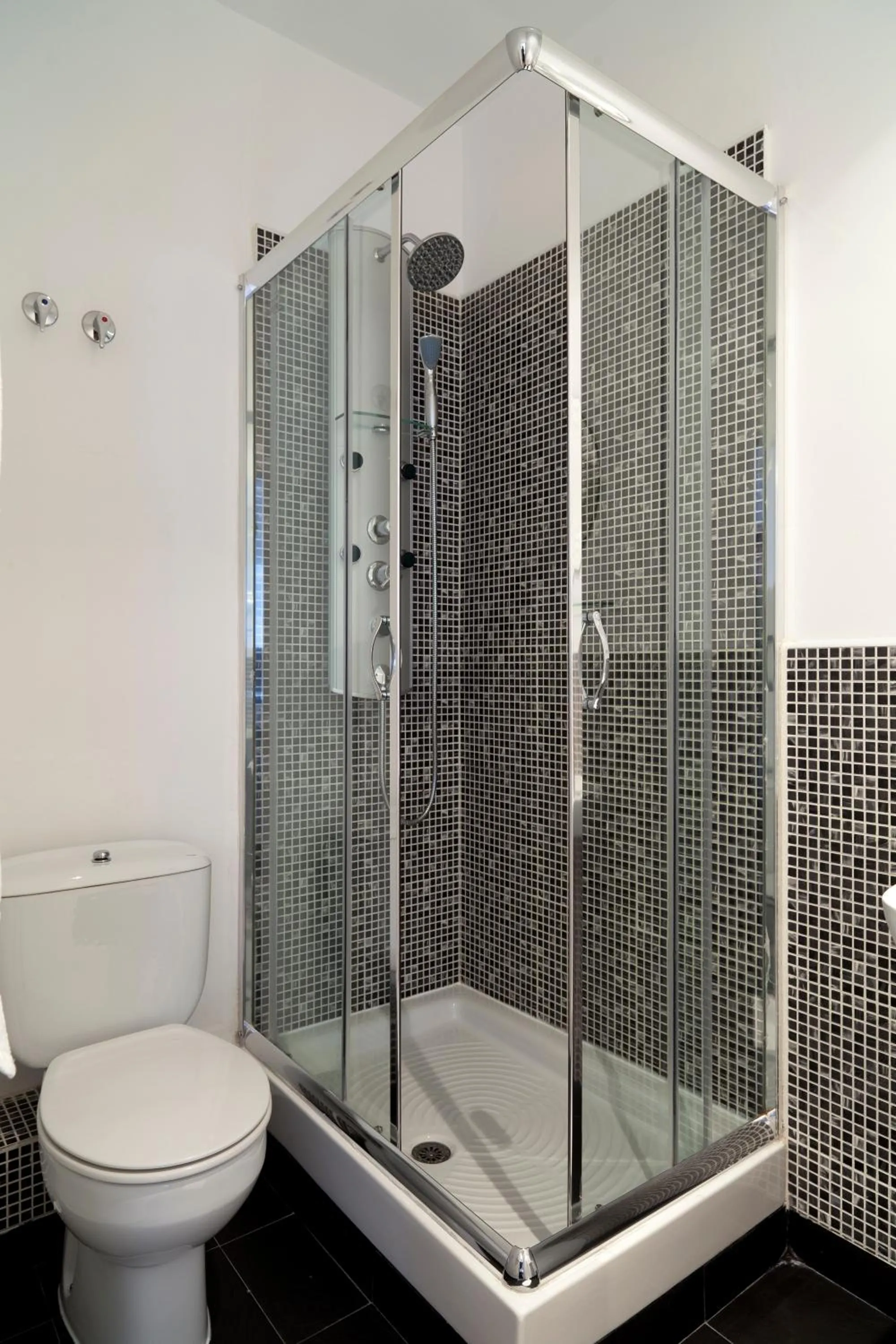 Bathroom in Hostal Gala Madrid