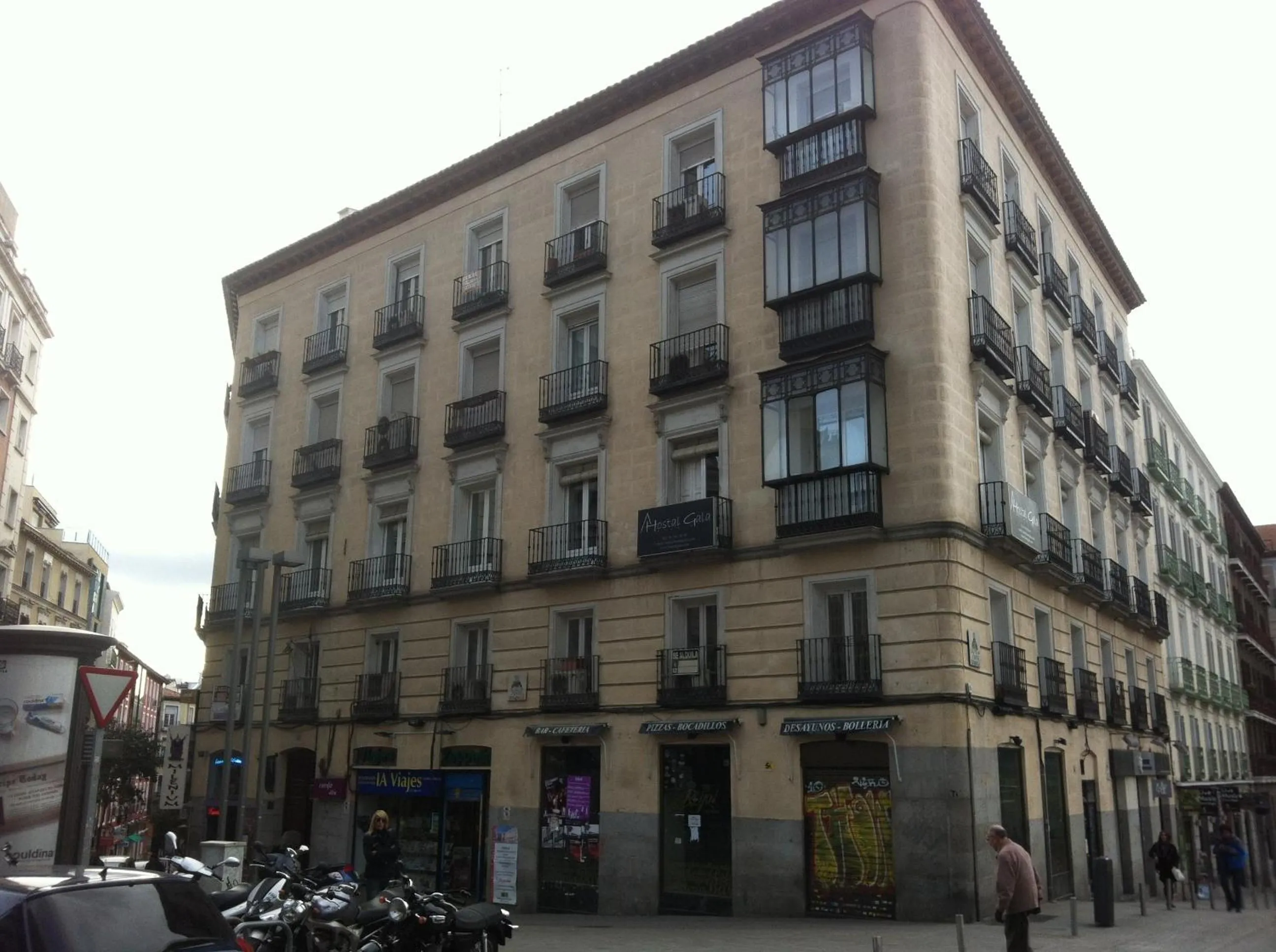 Property building in Hostal Gala Madrid