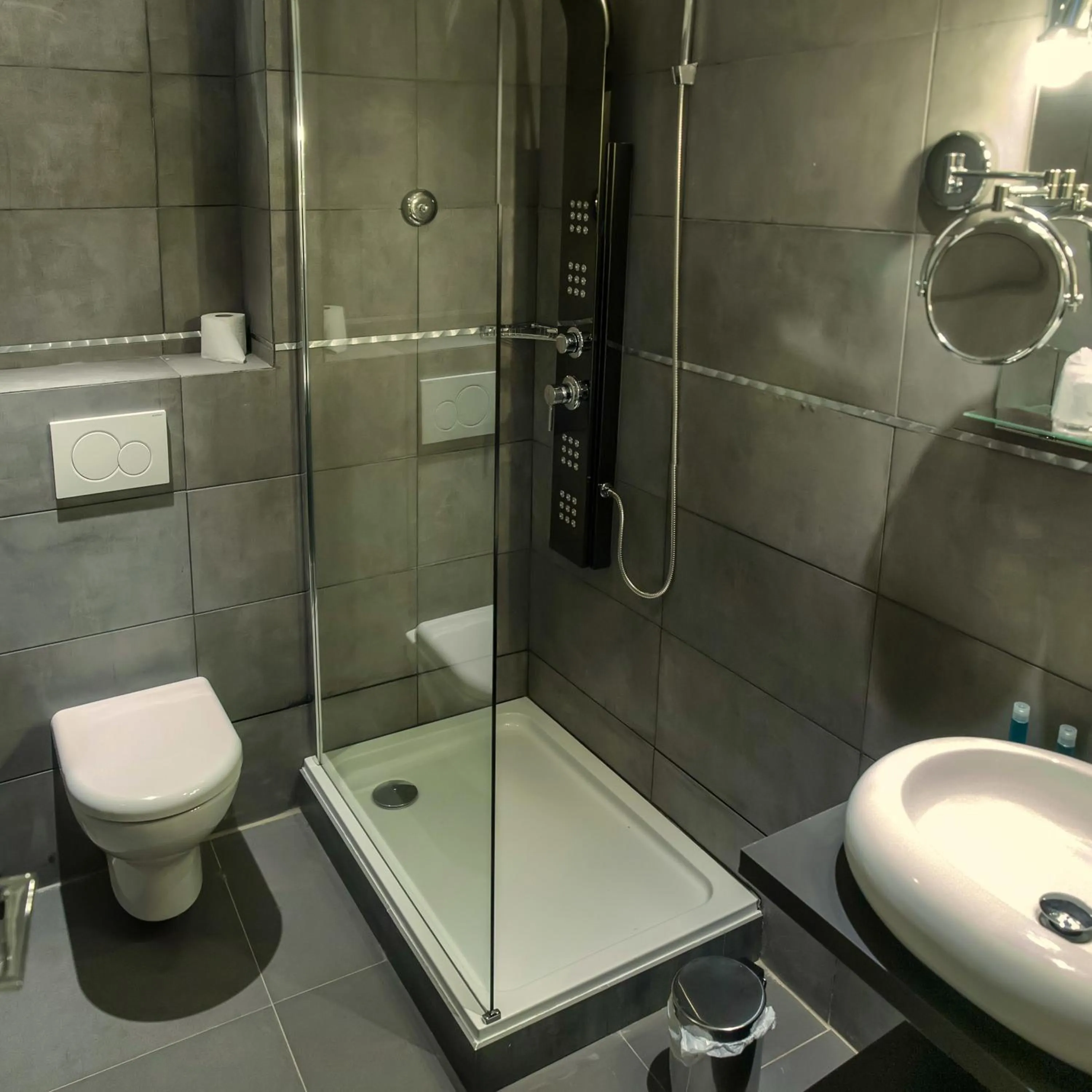 Bathroom in Hôtel Jardin Croisette