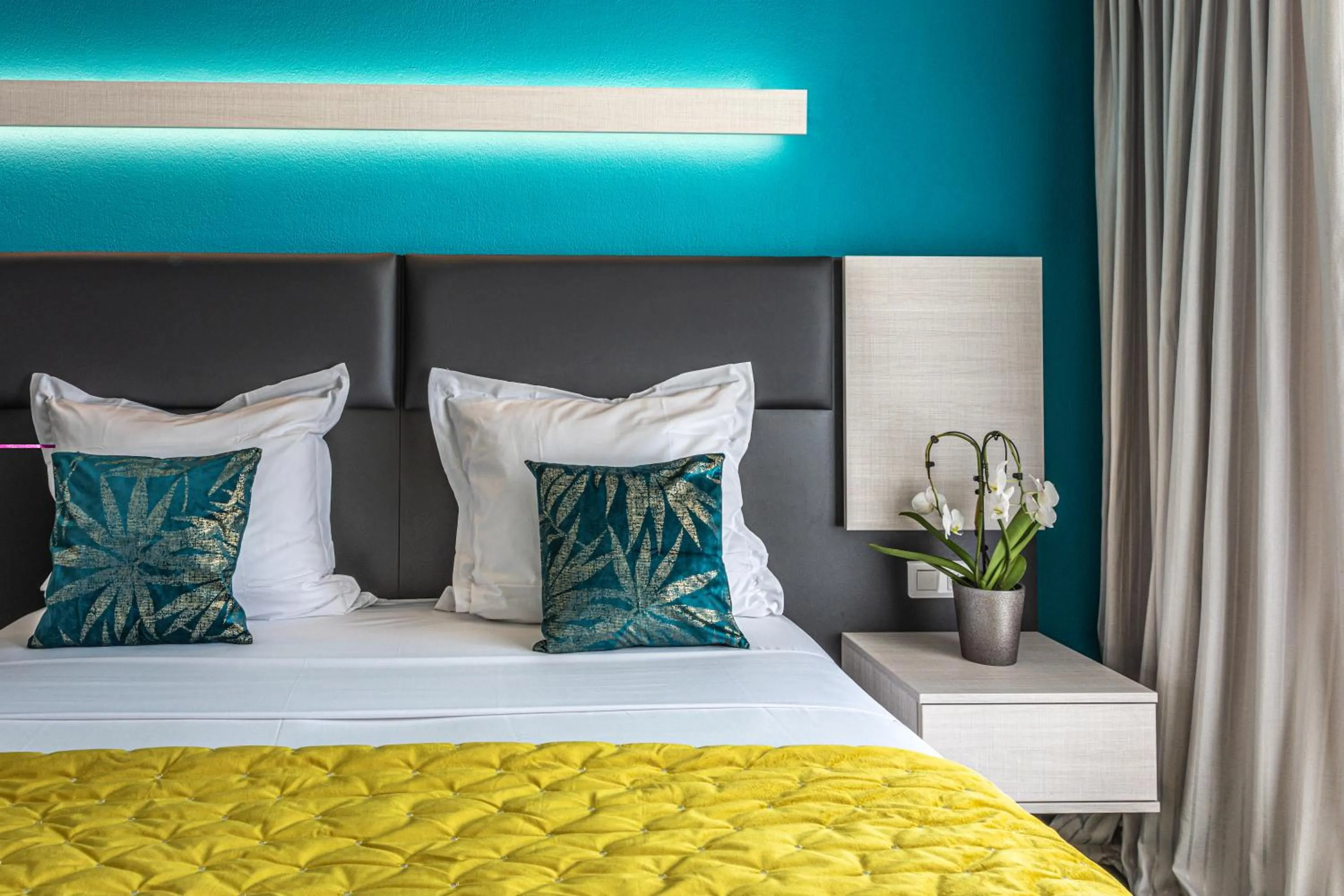 Bed in Hôtel Jardin Croisette