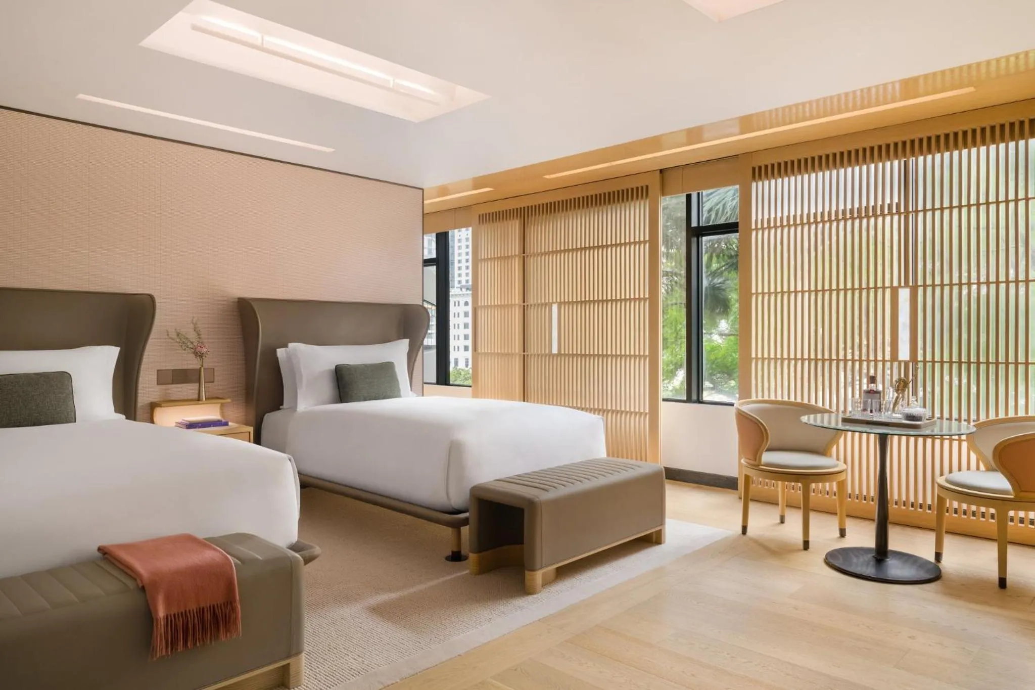 Photo of the whole room, Bed in Regent Hong Kong