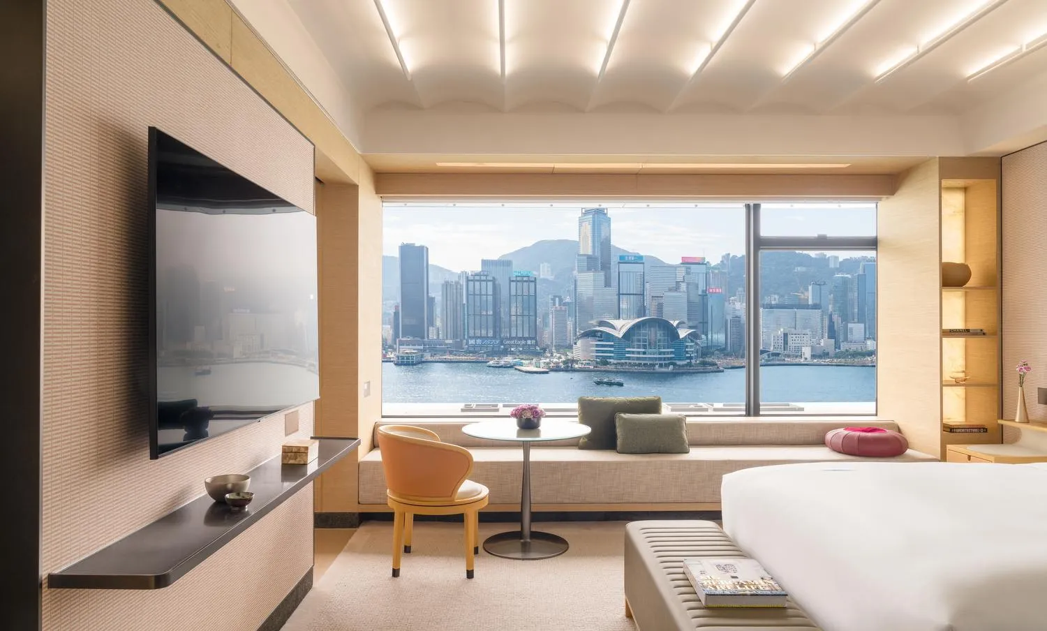 View (from property/room), Bed in Regent Hong Kong